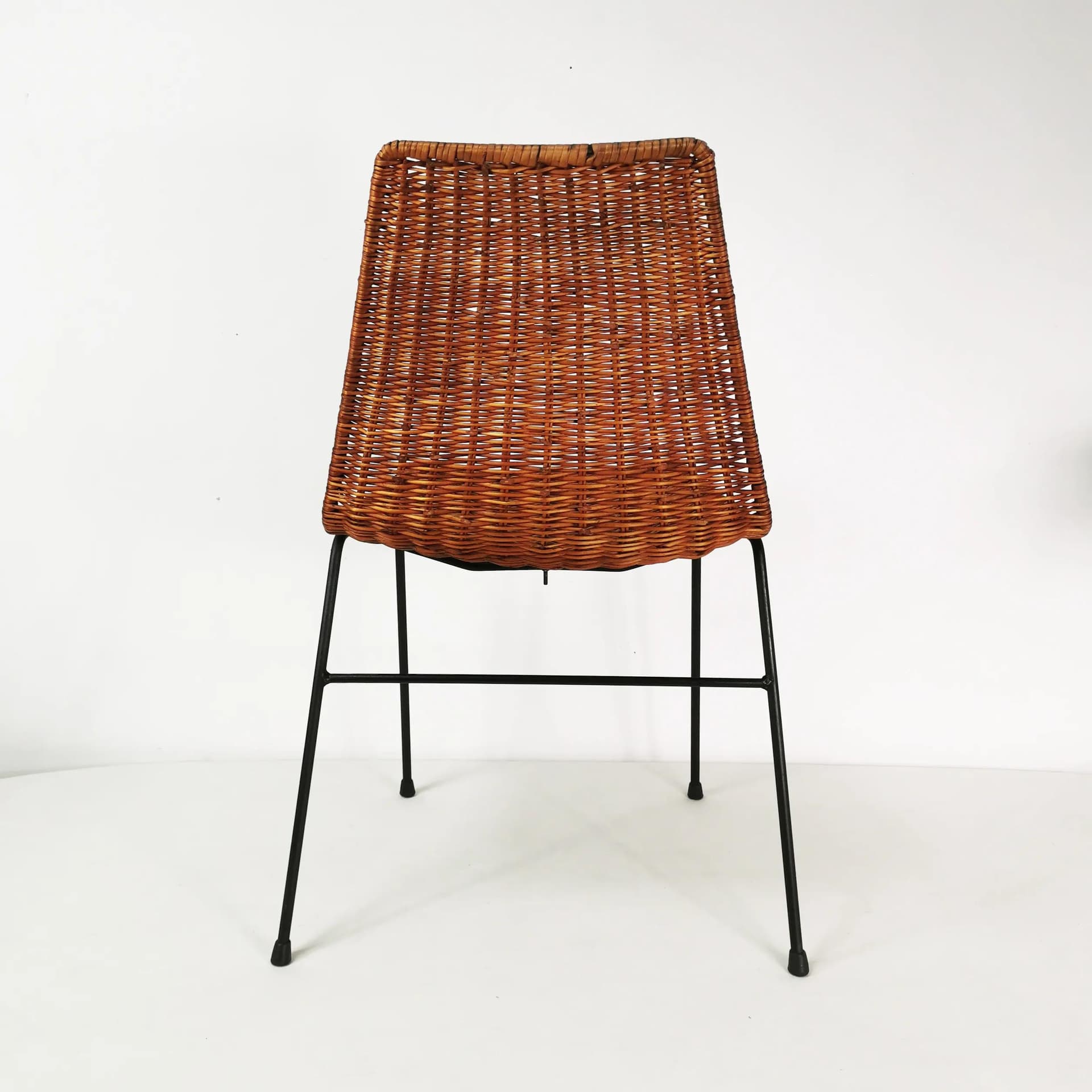 Krzesło minimalistyczne, rattan brązowy, metal czarny, proj. G. F. Legler, Włochy, lata 50. - 337073