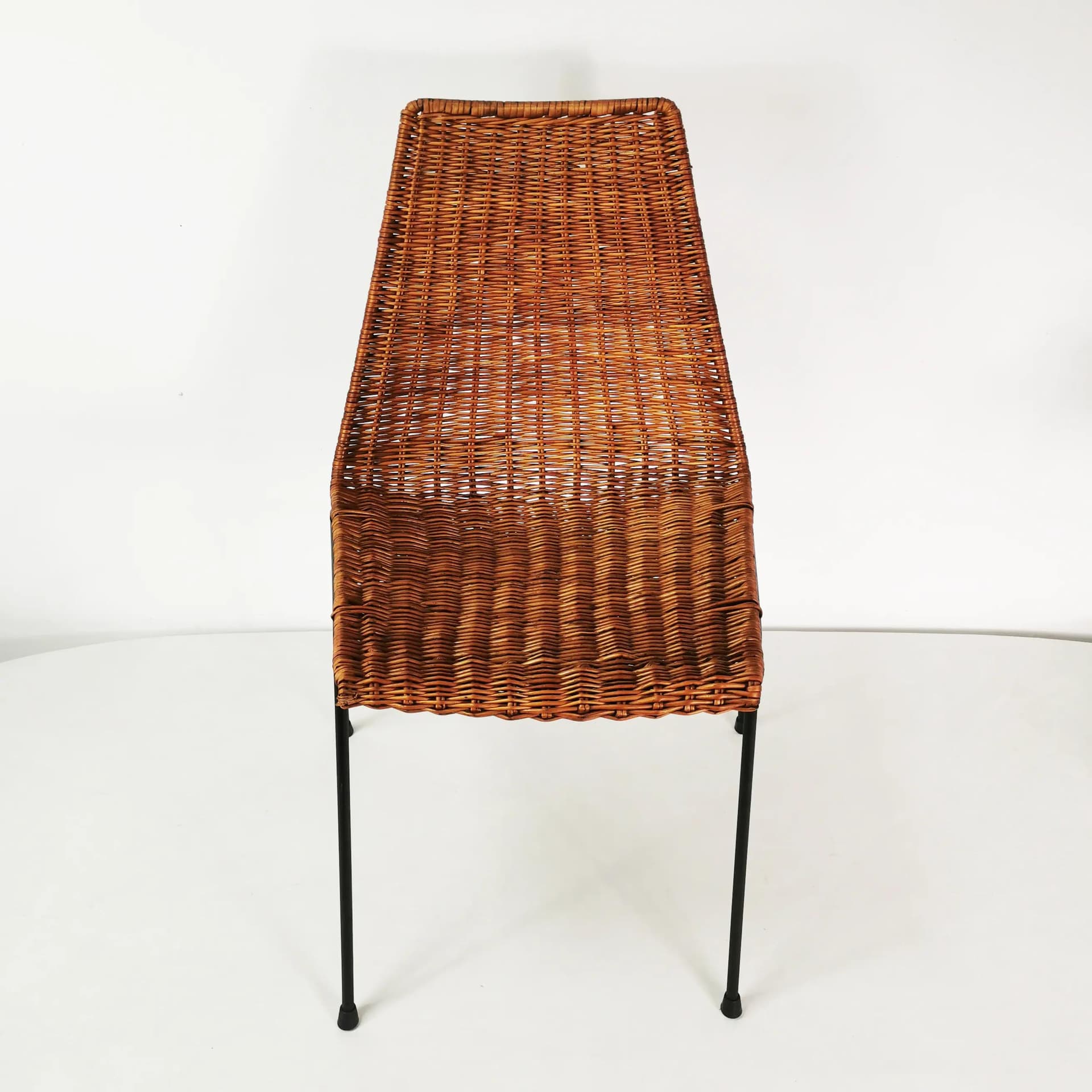 Krzesło minimalistyczne, rattan brązowy, metal czarny, proj. G. F. Legler, Włochy, lata 50. - 337072