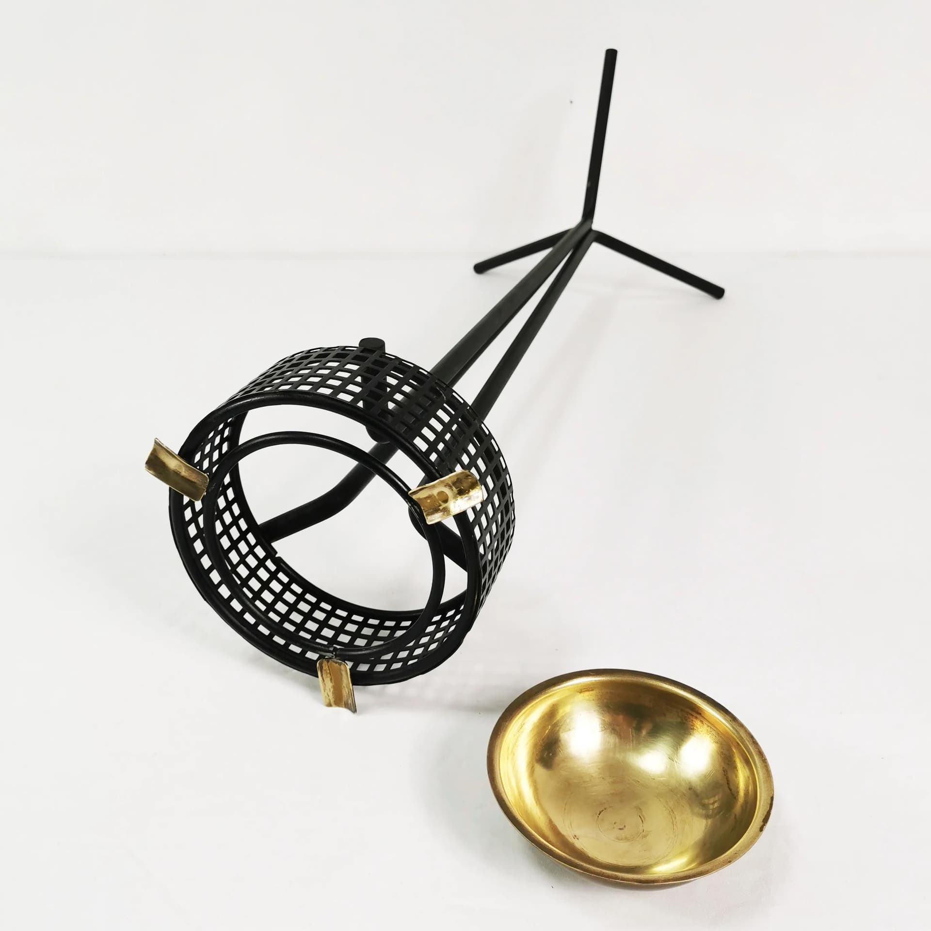 Popielniczka podłogowa modernistyczna, metal czarny, mosiądz złoty, Niemcy, lata 70. - 337057