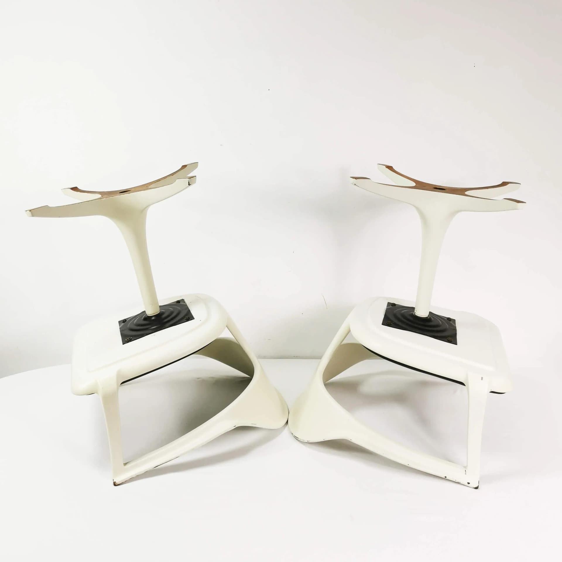 Pair of chairs Space Age, white resin, beige fiberglass, black seat, by K. Schafer, Interlubke, Germany, 1960s. - 337012