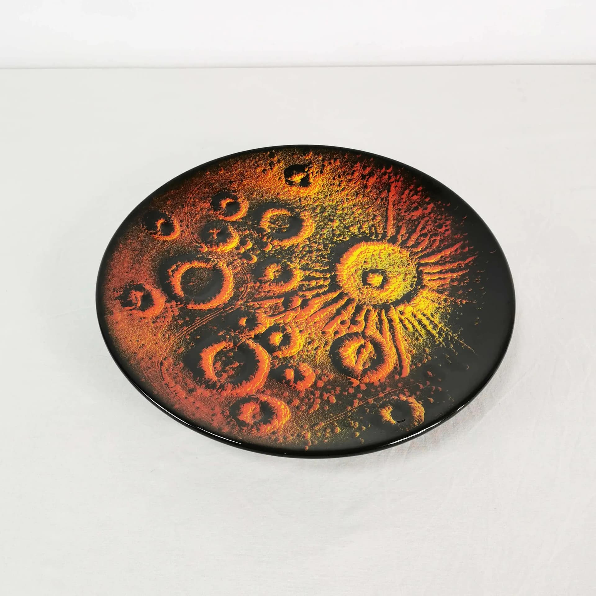 Wall plate Op-Art, orange red yellow black, stoneware, by L. Cellarosi, Italy, 1970s. - 336648