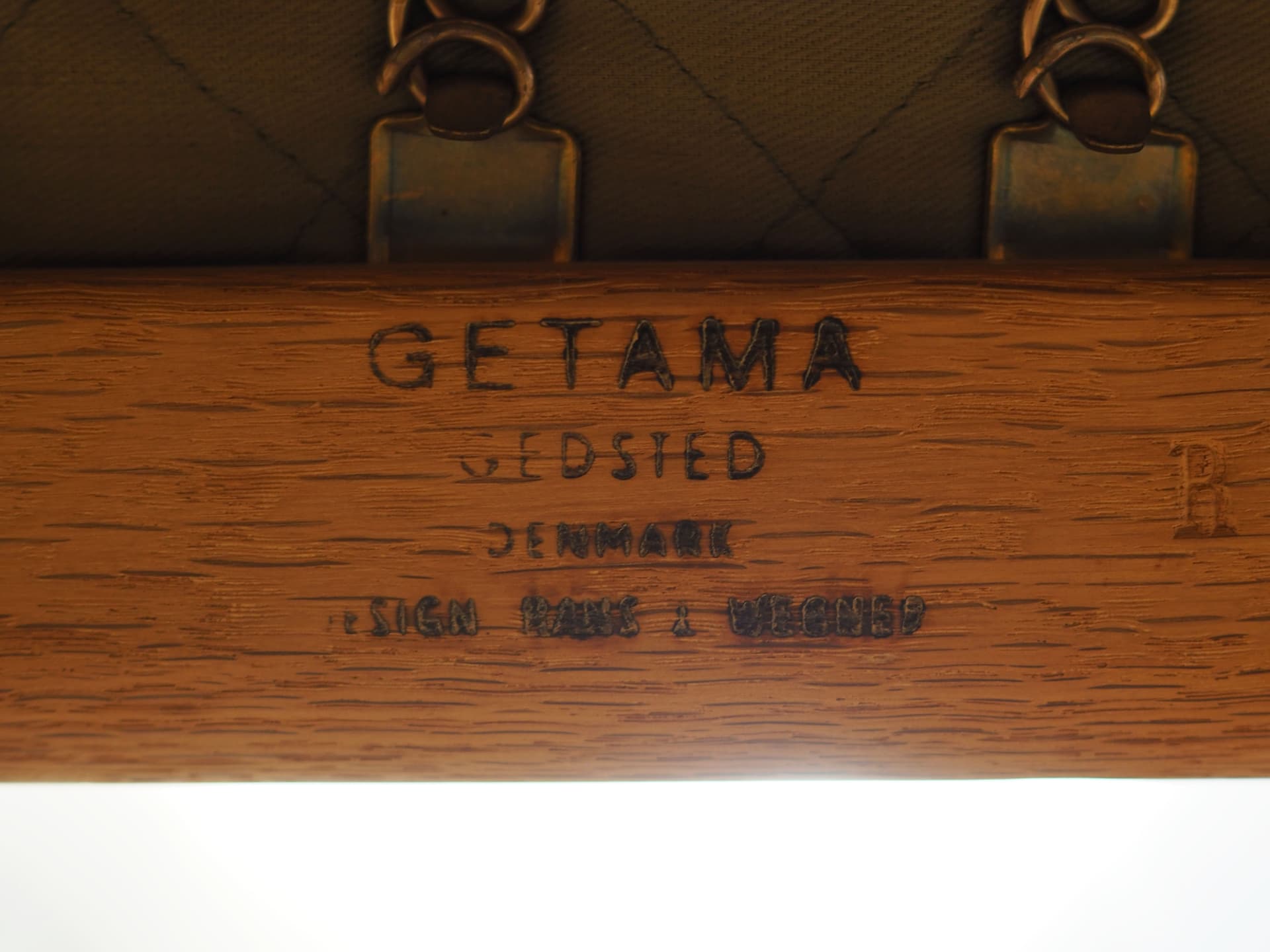 Sofa GE-290, boucle beżowy, dąb, proj. H.J. Wegner, Getama, Dania, lata 60. - 66313