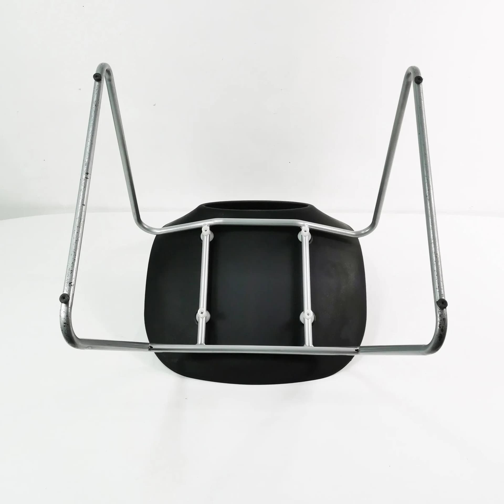 Krzesło Scoop Sled Base, tworzywo czarne, metal szary, Włochy - 336405