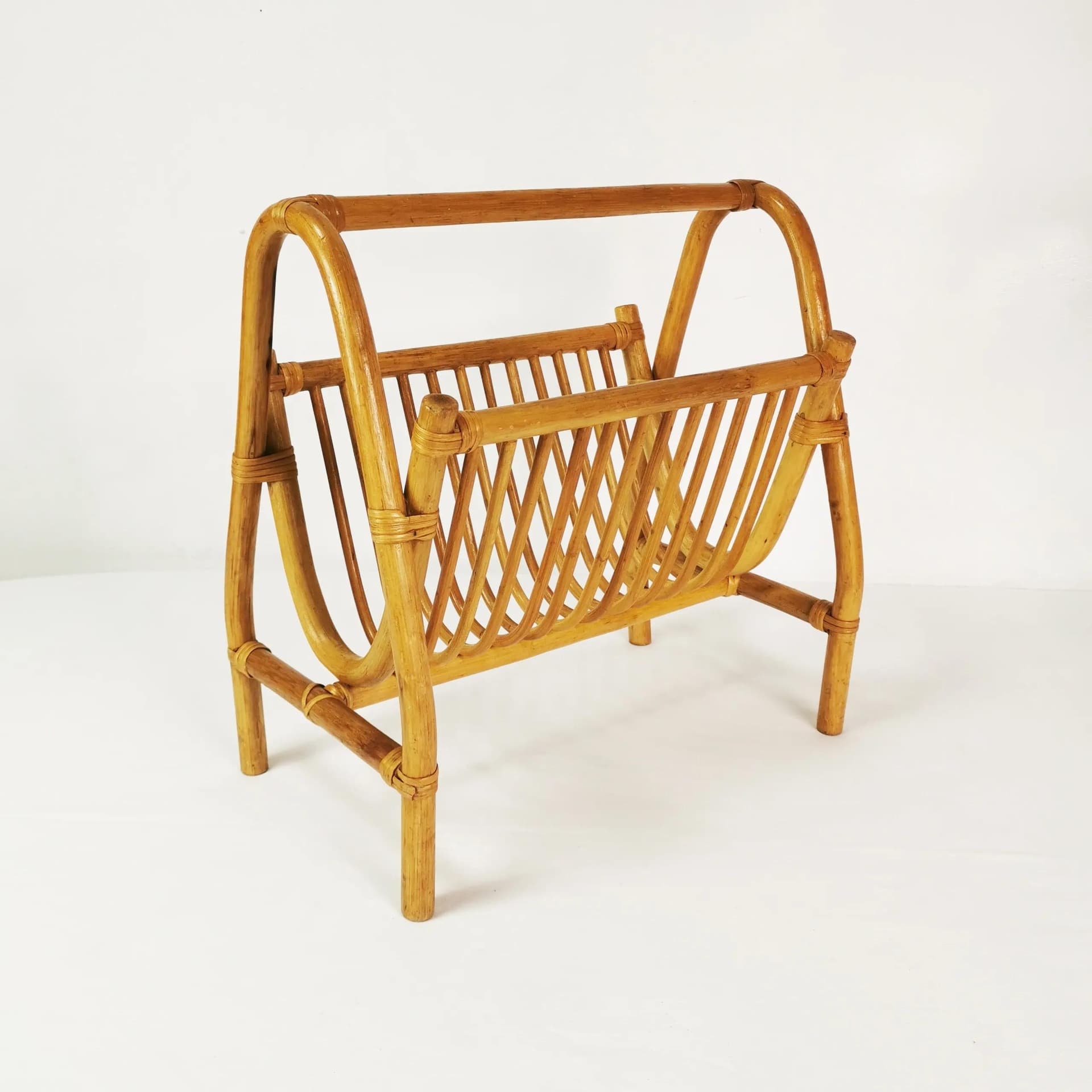 Gazetnik Mid Century, bambus brązowy, Niemcy, lata 60. - 340020