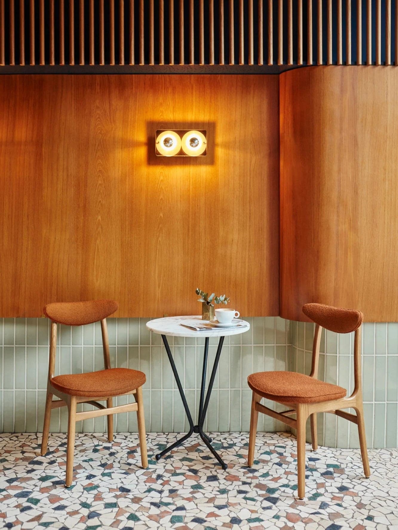 Krzesło 200-190 Boucle Sierra, czerwony, jesion 03 Dark, proj. R. Hałas, 366 Concept - 25425