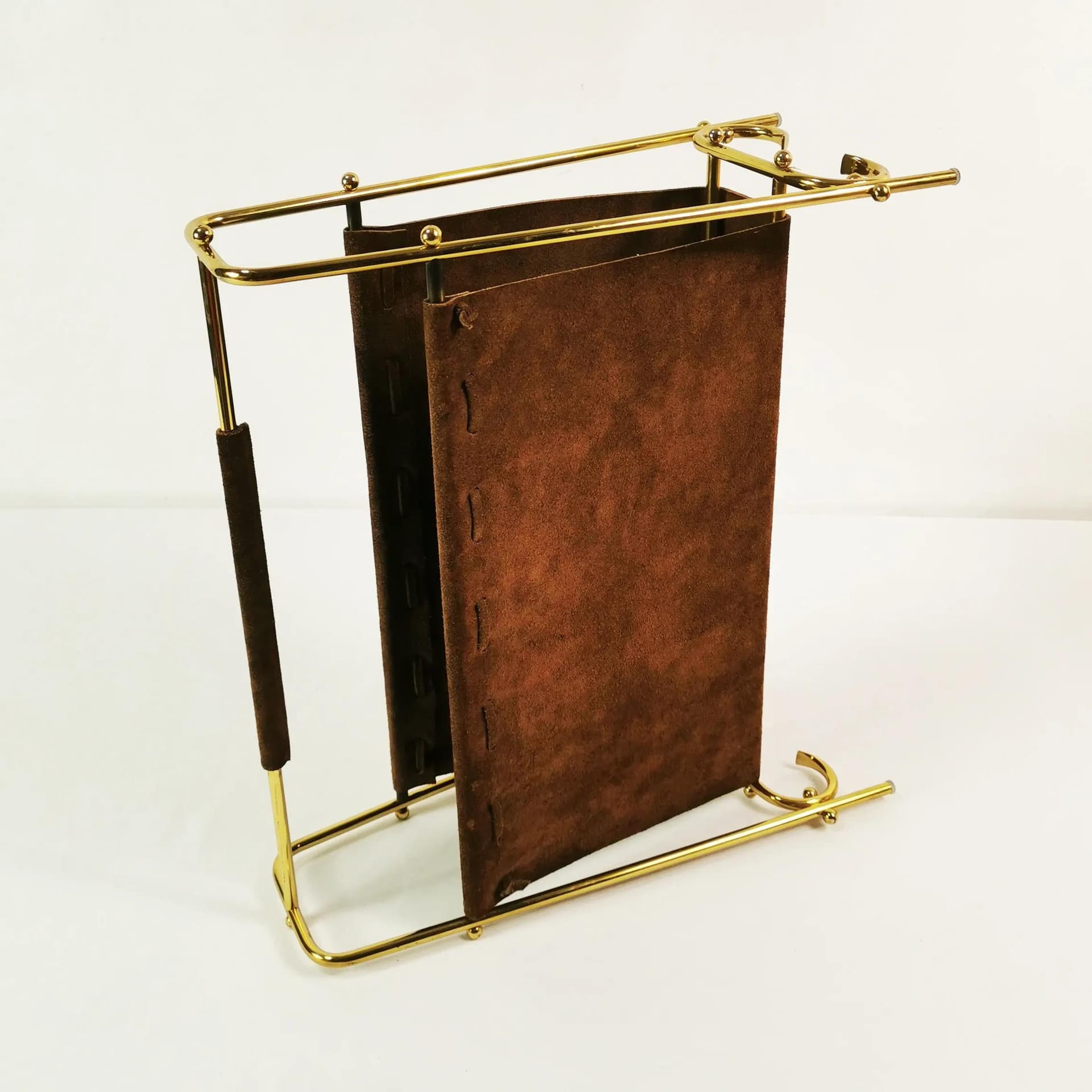 Gazetnik Mid Century, skóra brązowa, mosiądz złoty, Niemcy, lata 60. - 338477