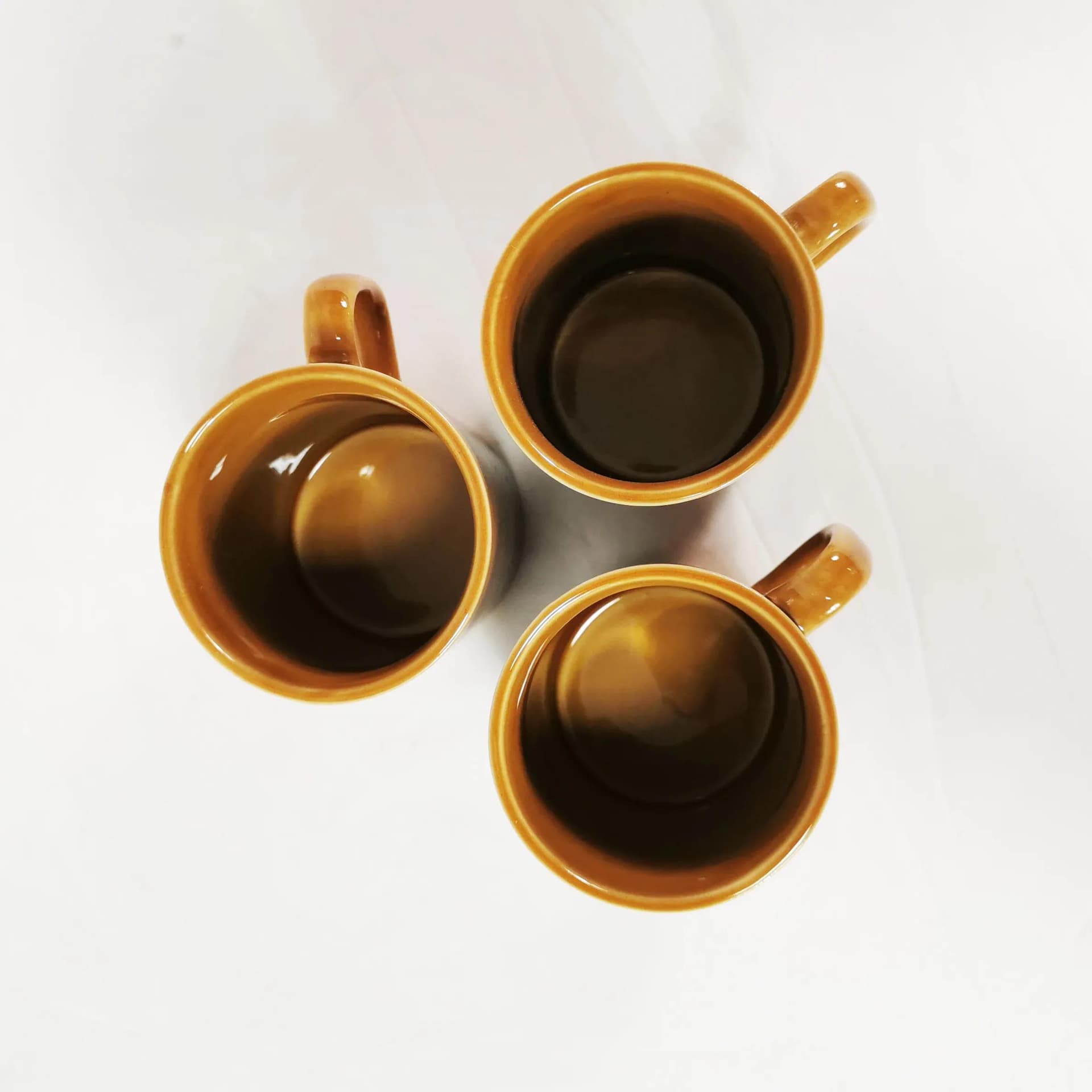 Set of three mugs, brown stoneware, Poland, 1960s. - 338452