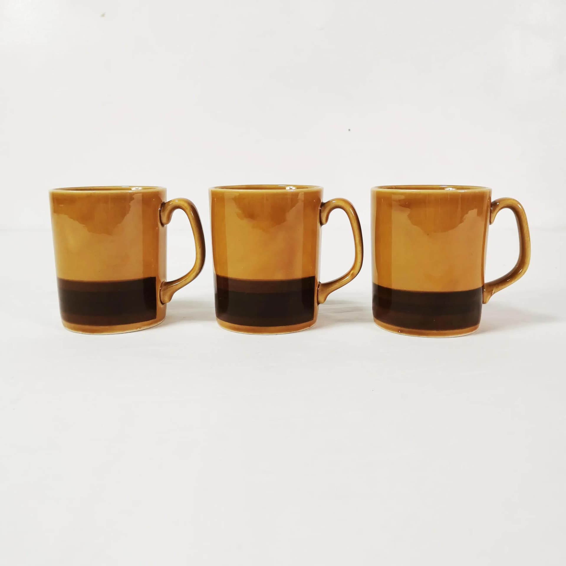 Set of three mugs, brown stoneware, Poland, 1960s. - 338447