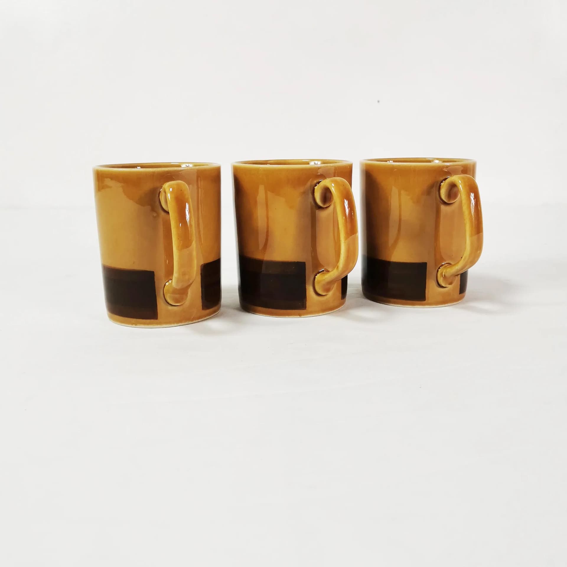 Set of three mugs, brown stoneware, Poland, 1960s. - 338446