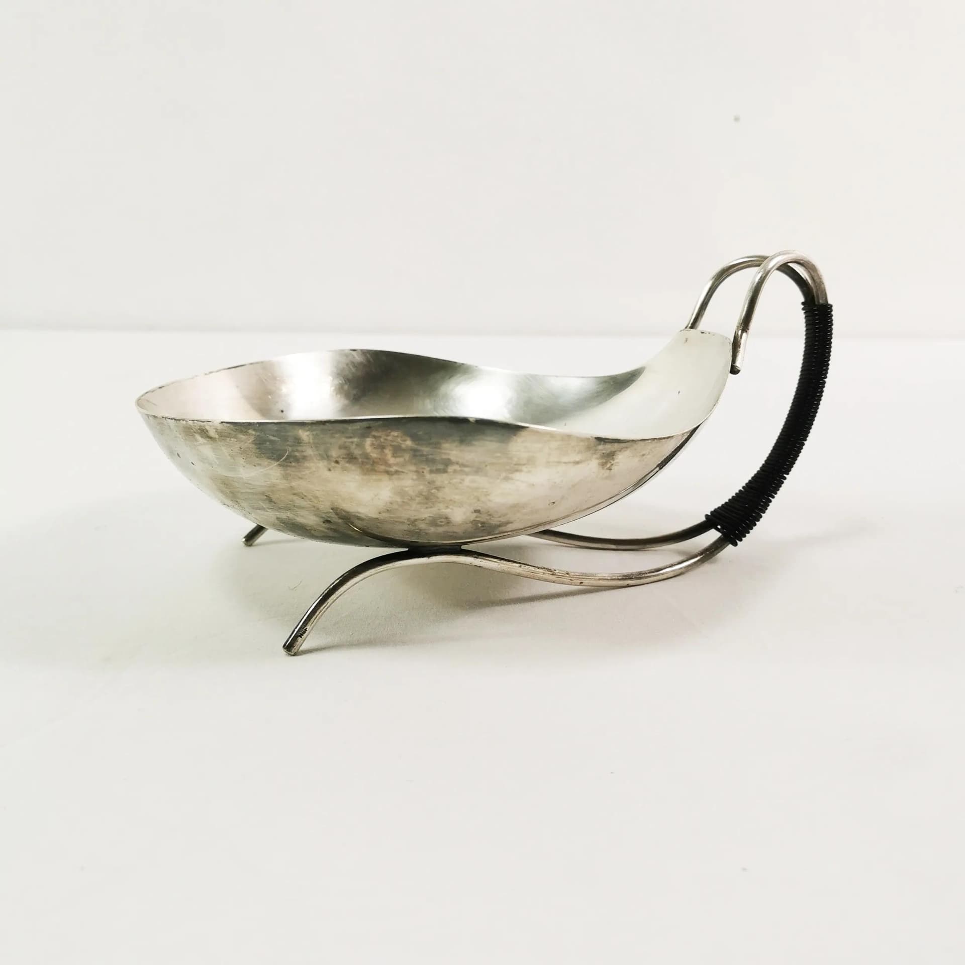 Centerpiece bowl, modernist, silver-plated, black plastic, Denmark, 1960s. - 338360