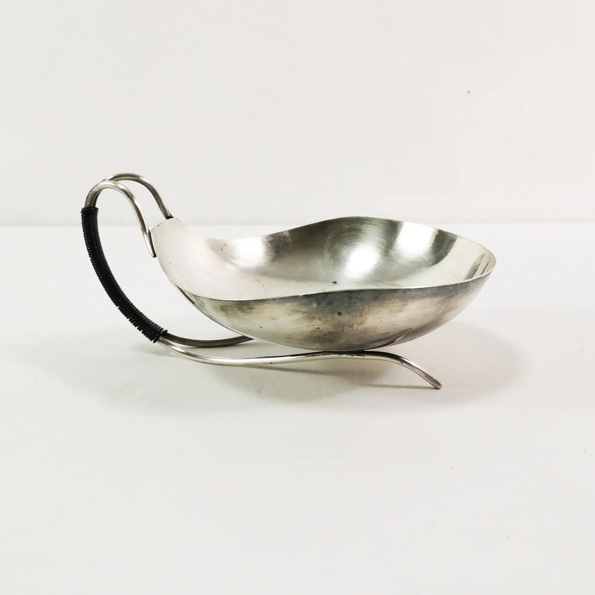 Centerpiece bowl, modernist, silver-plated, black plastic, Denmark, 1960s. - 338364