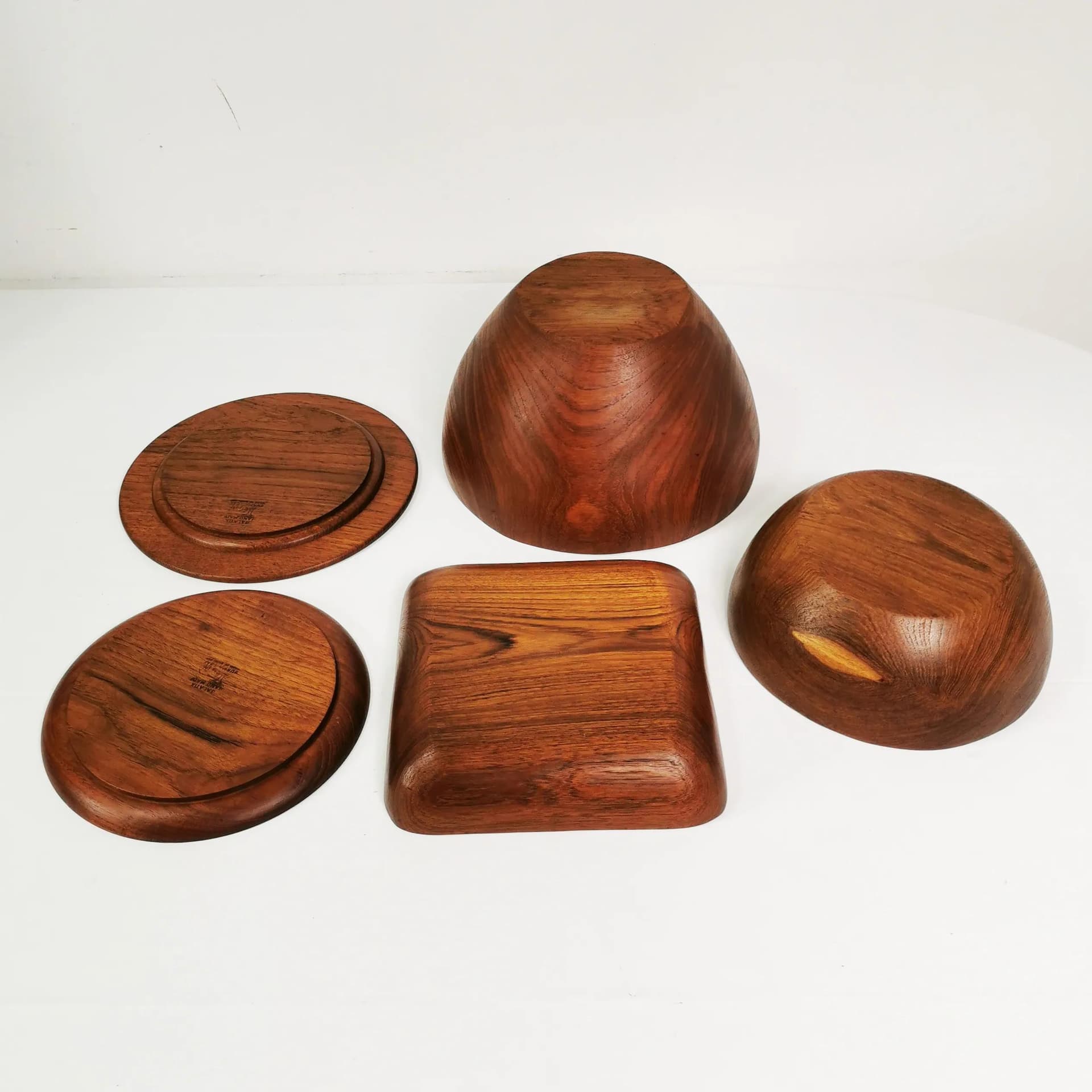 Set of five Mid Century tableware pieces, brown teak, Denmark, 1960s. - 339462