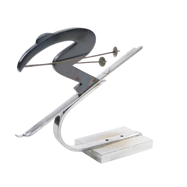 Figura narciarza, mosiądz chromowany srebrny, stal patynowana ciemna, proj. K. Hagenauer, Austria, lata 20. - WYMIARY