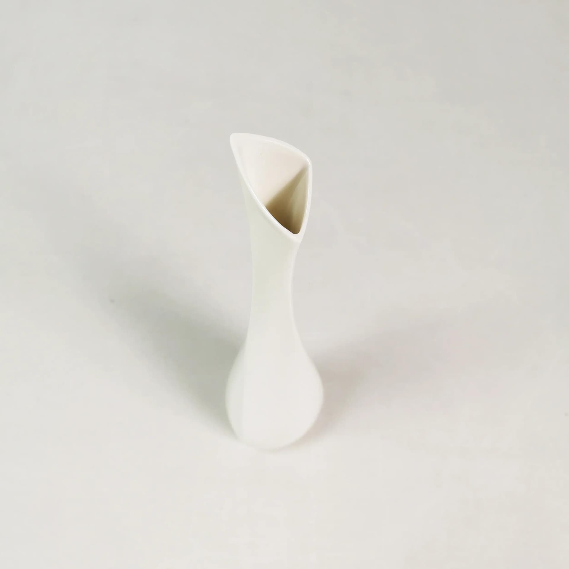 Wazon, Sgrafo Modern, biały, porcelana, proj. P. Muller, Niemcy, lata 60. - 339133