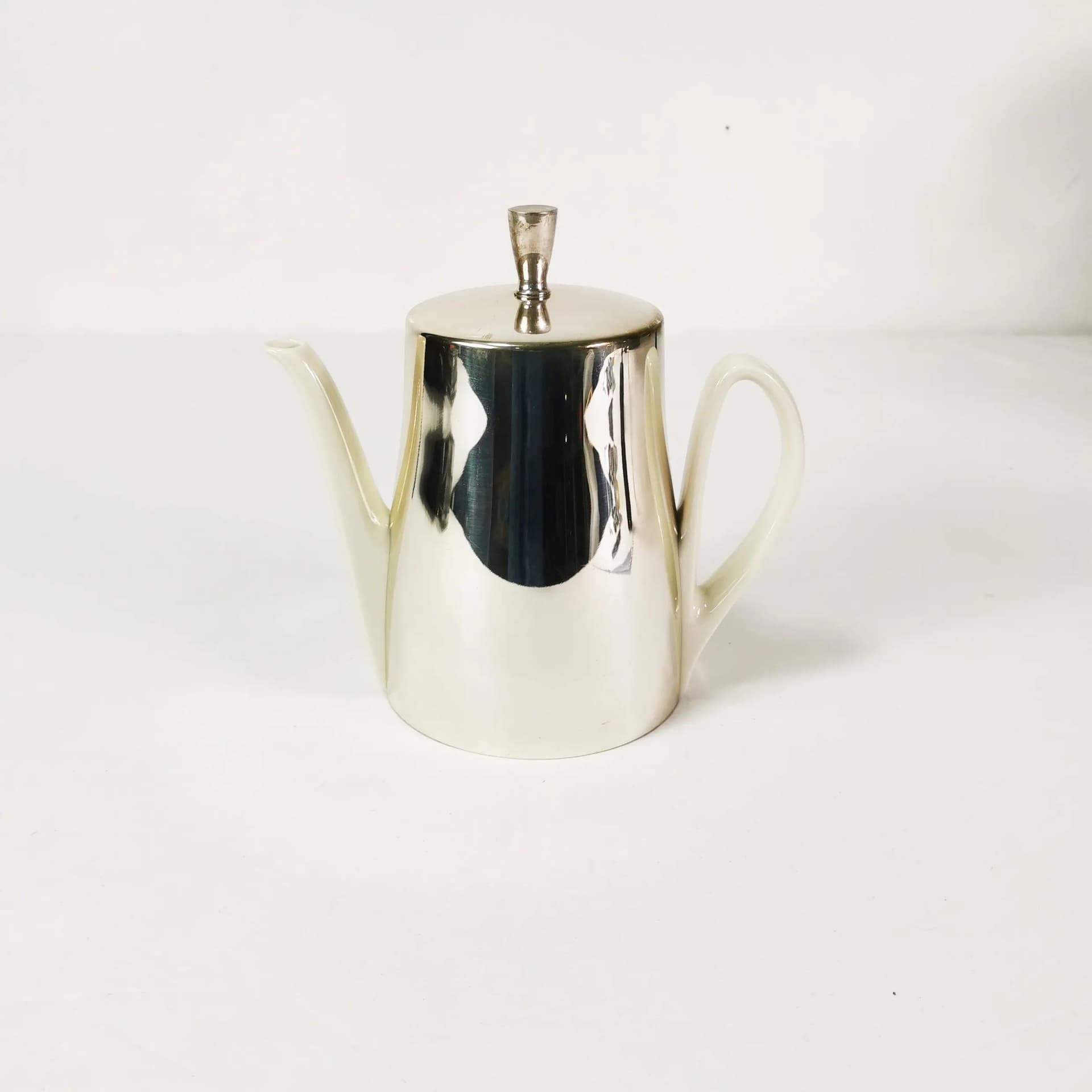 Dzbanek z ocieplaczem Art Deco, porcelana biała, metal srebrny, Niemcy, lata 50. - 338989