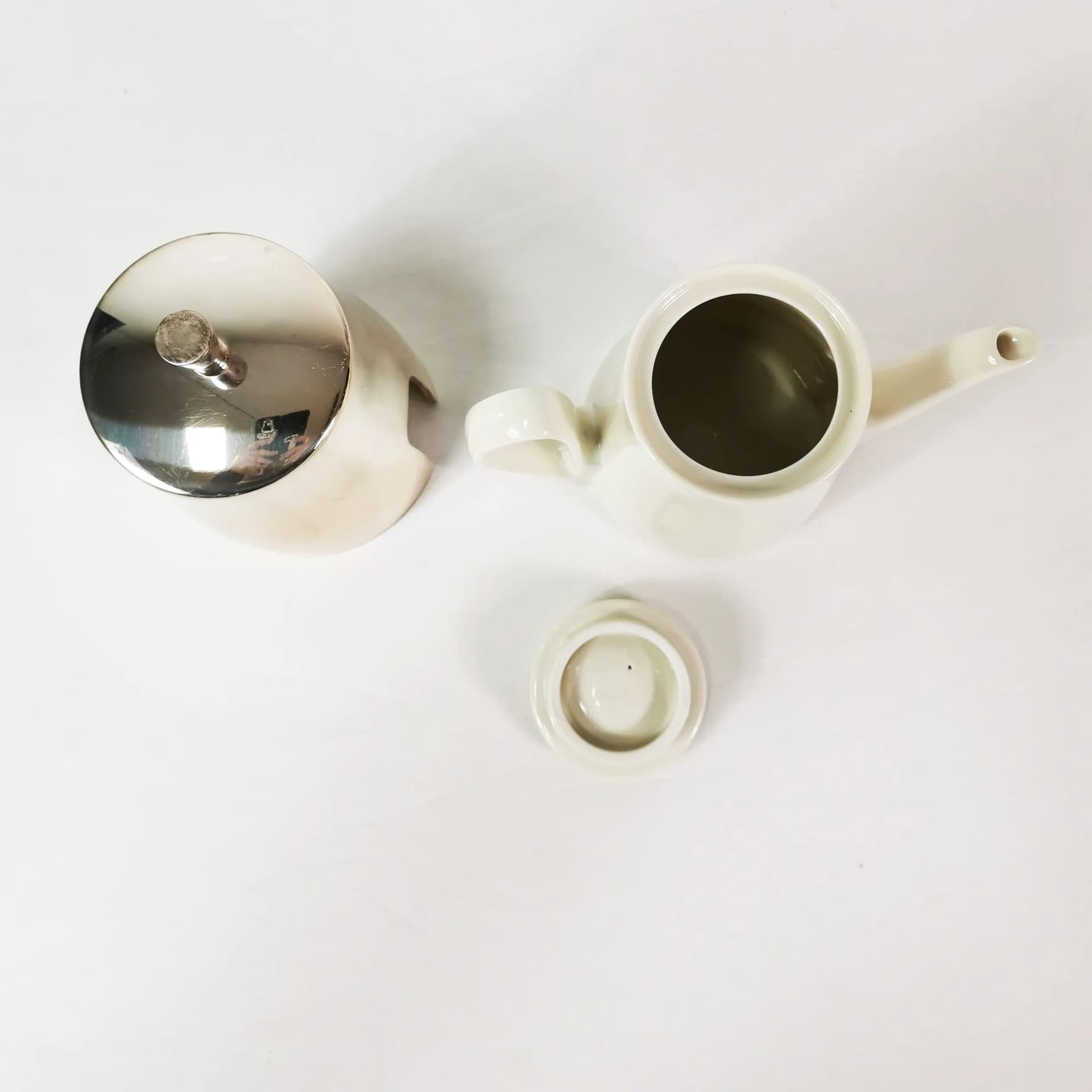 Dzbanek z ocieplaczem Art Deco, porcelana biała, metal srebrny, Niemcy, lata 50. - 338993