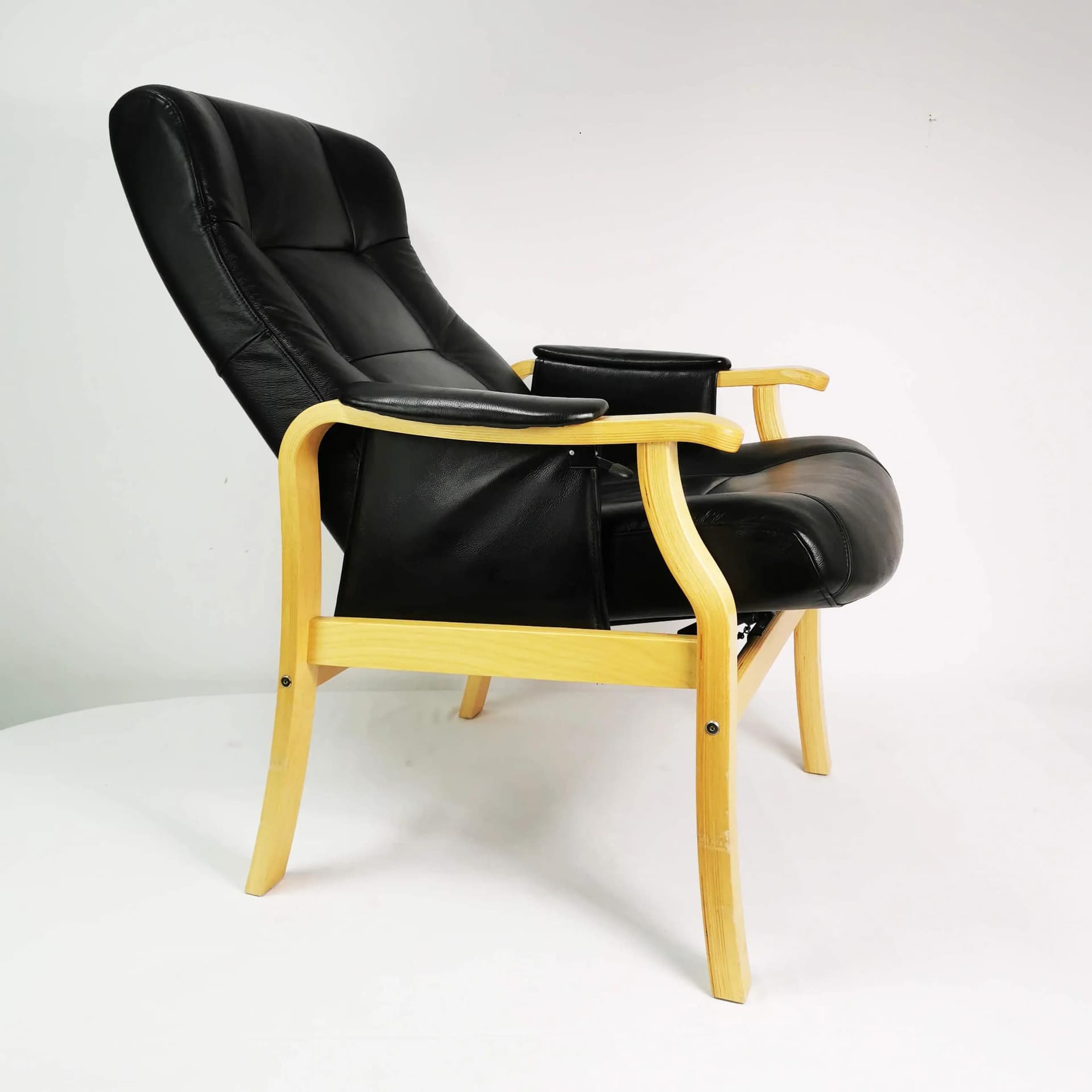 Armchair Nordic Easy Chair, black leather, brown beech, Denmark - 341020