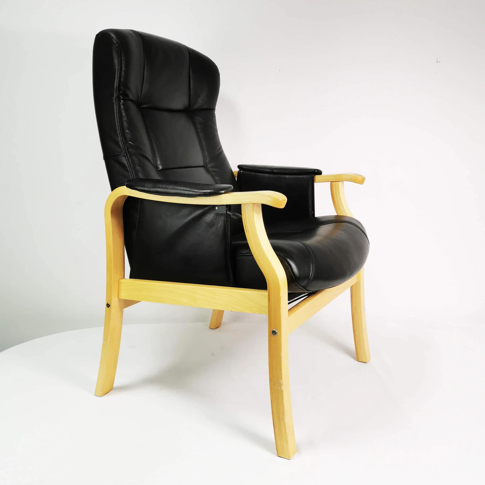 Armchair Nordic Easy Chair, black leather, brown beech, Denmark - 341021