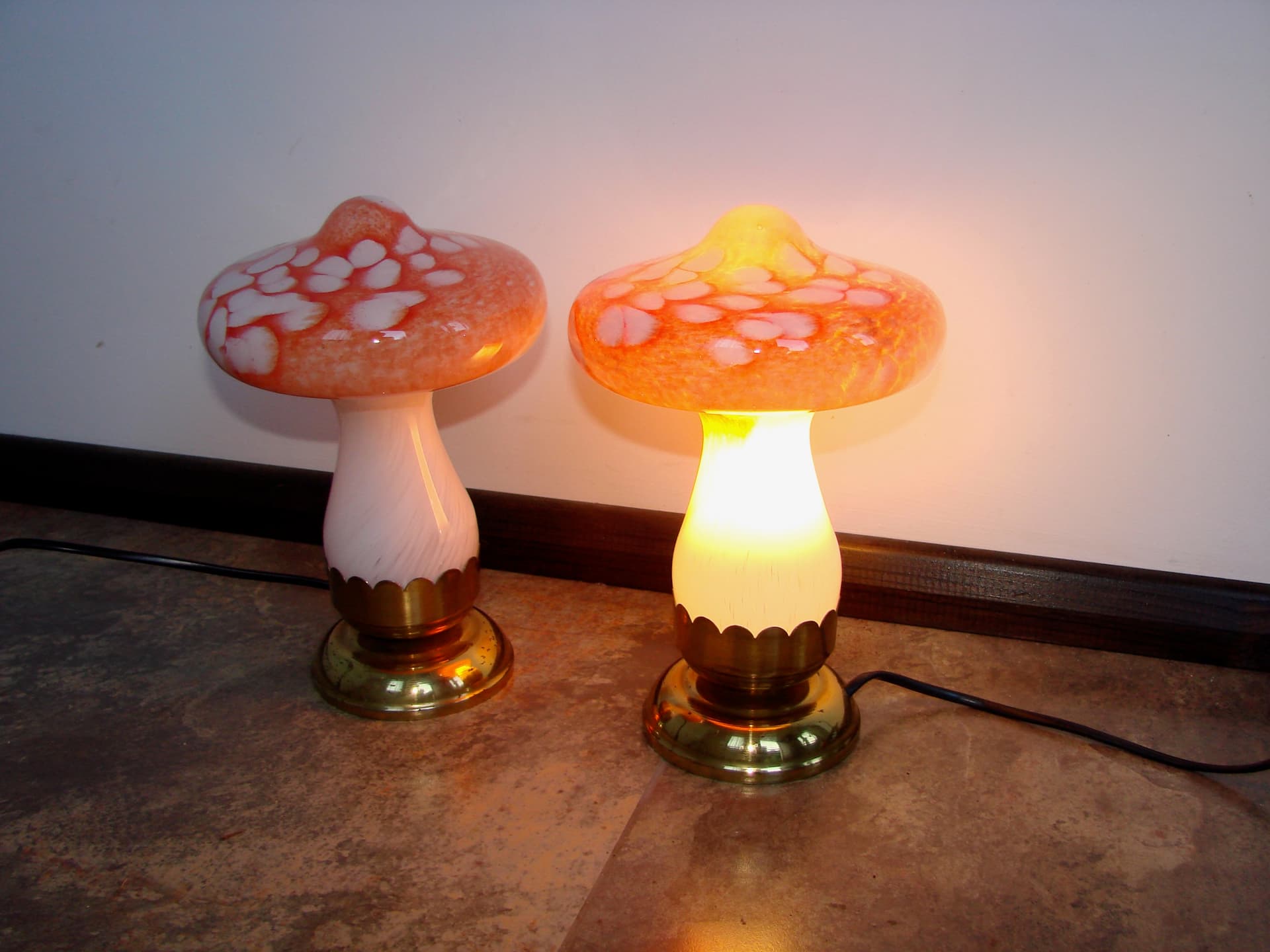 Komplet lamp stołowych Grzybki, szkło białe pomarańcz, mosiądz, lata 90. - 340380