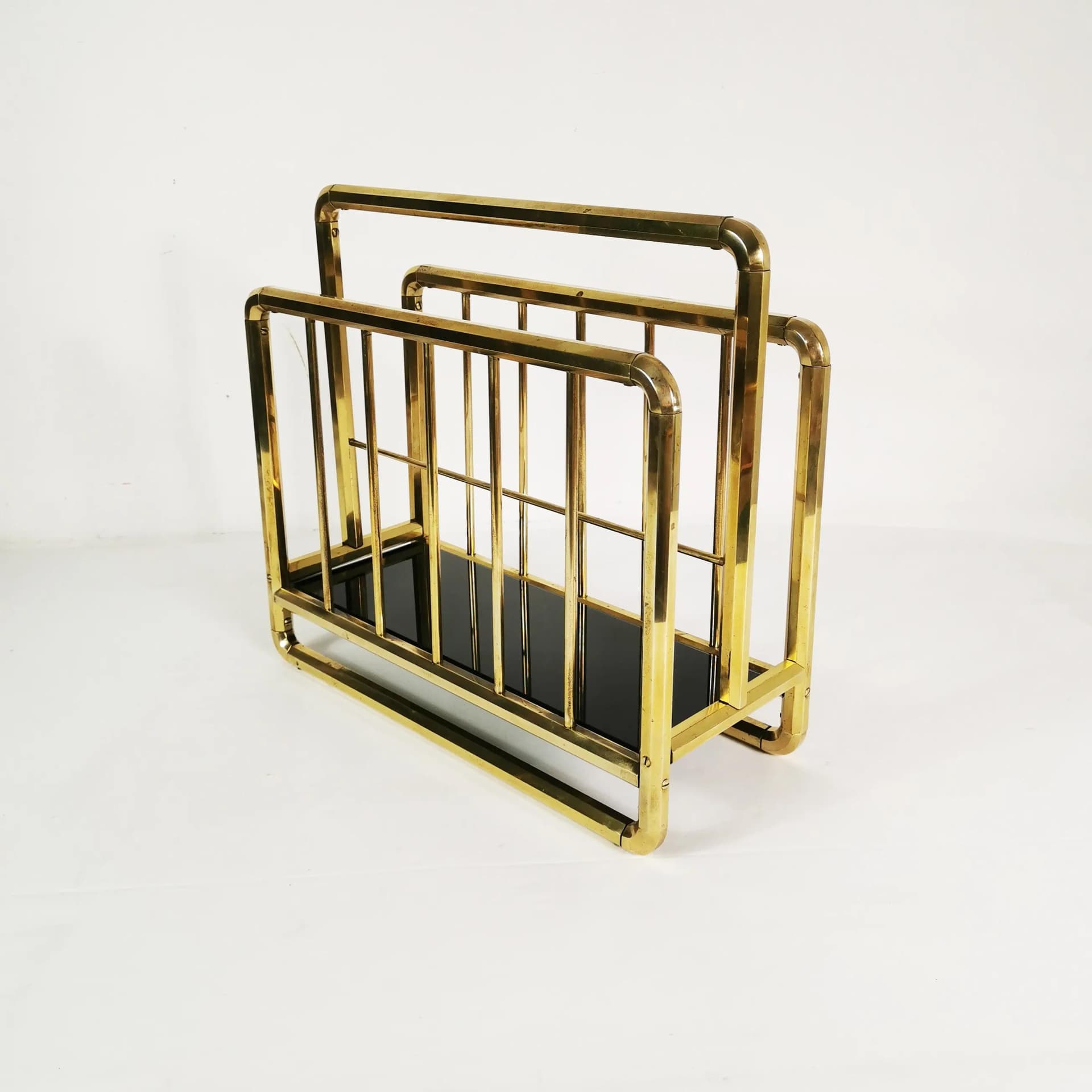 Gazetnik Art Deco, mosiądz złoty, szkło czarne, Niemcy, lata 50. - 340748