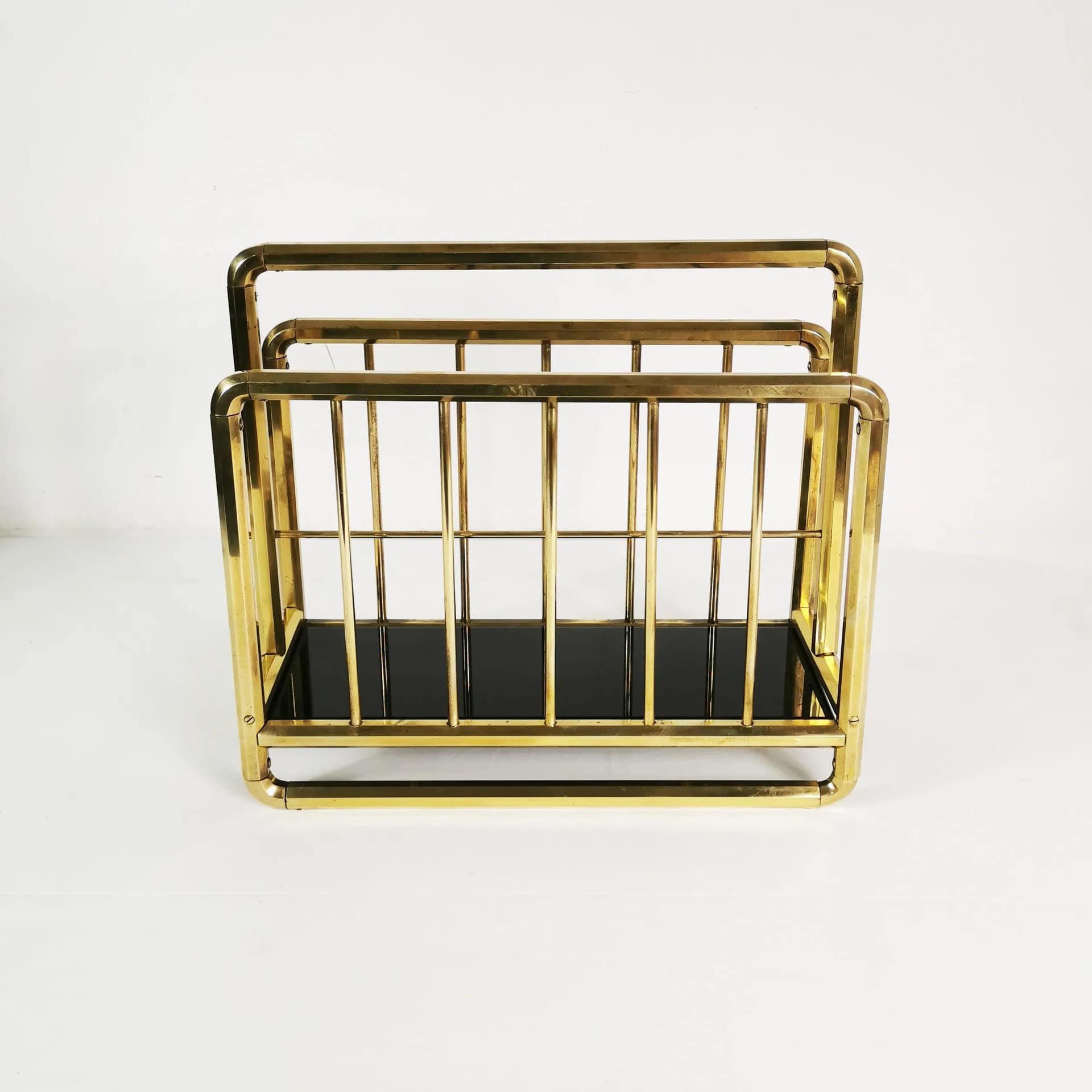 Gazetnik Art Deco, mosiądz złoty, szkło czarne, Niemcy, lata 50. - 340750