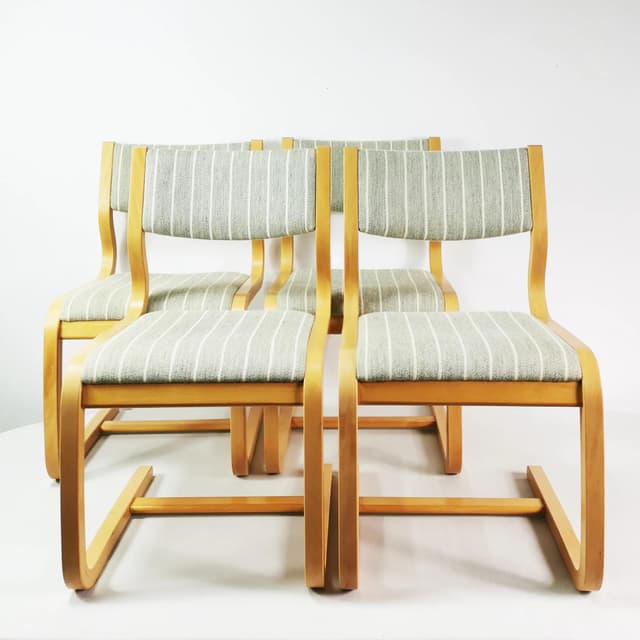 Zestaw czterech krzeseł, Mid Century, wełna szara, sklejka bukowa brązowa, proj. M. Olesen, Dania, lata 70. - WYMIARY