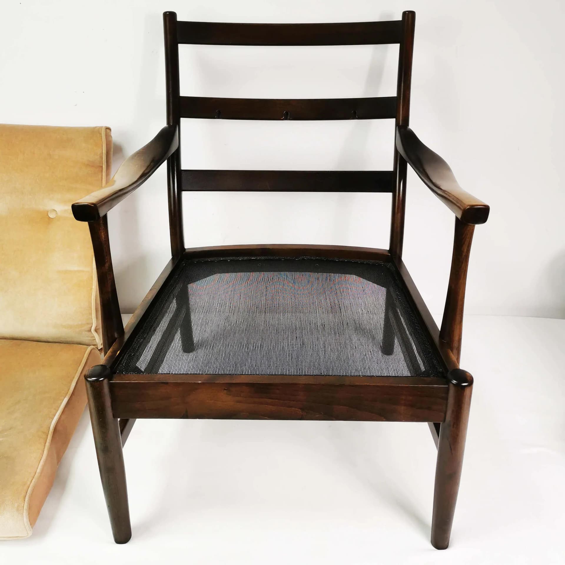 Fotel, velvet beżowy, buk brązowy, Farstrup, Dania, lata 70. - 340681