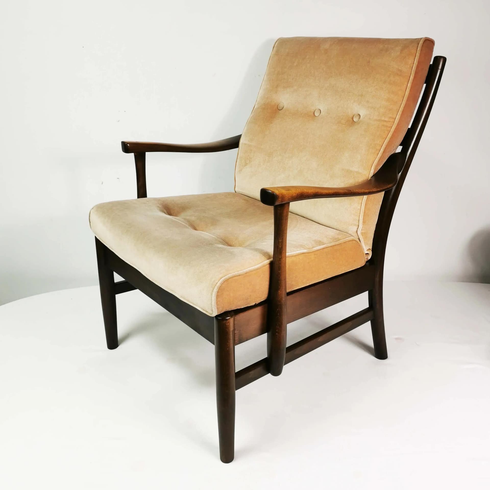Fotel, velvet beżowy, buk brązowy, Farstrup, Dania, lata 70. - 340676
