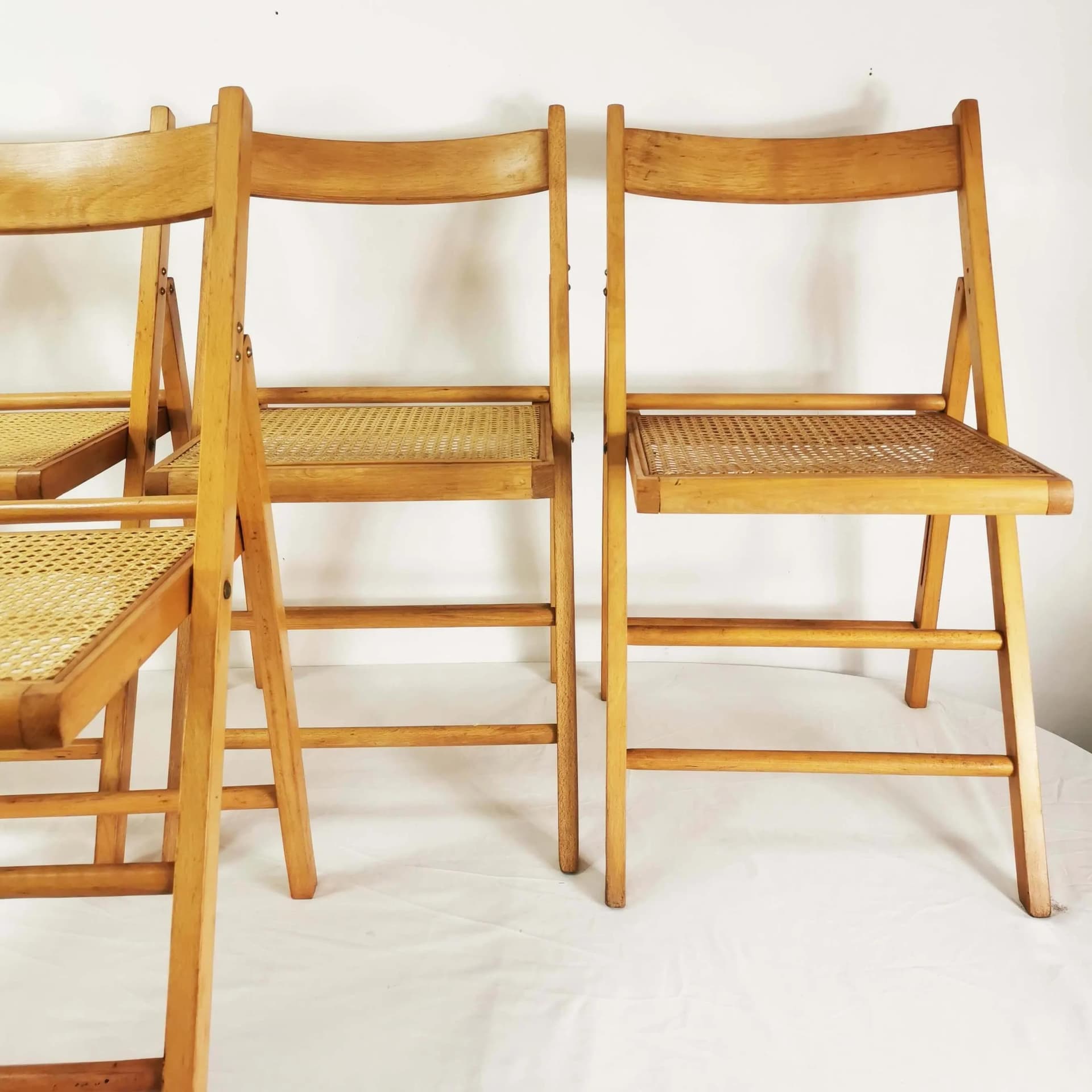 Set of five folding chairs, brown beech, beige raffia, Germany, 1980s. - 340531