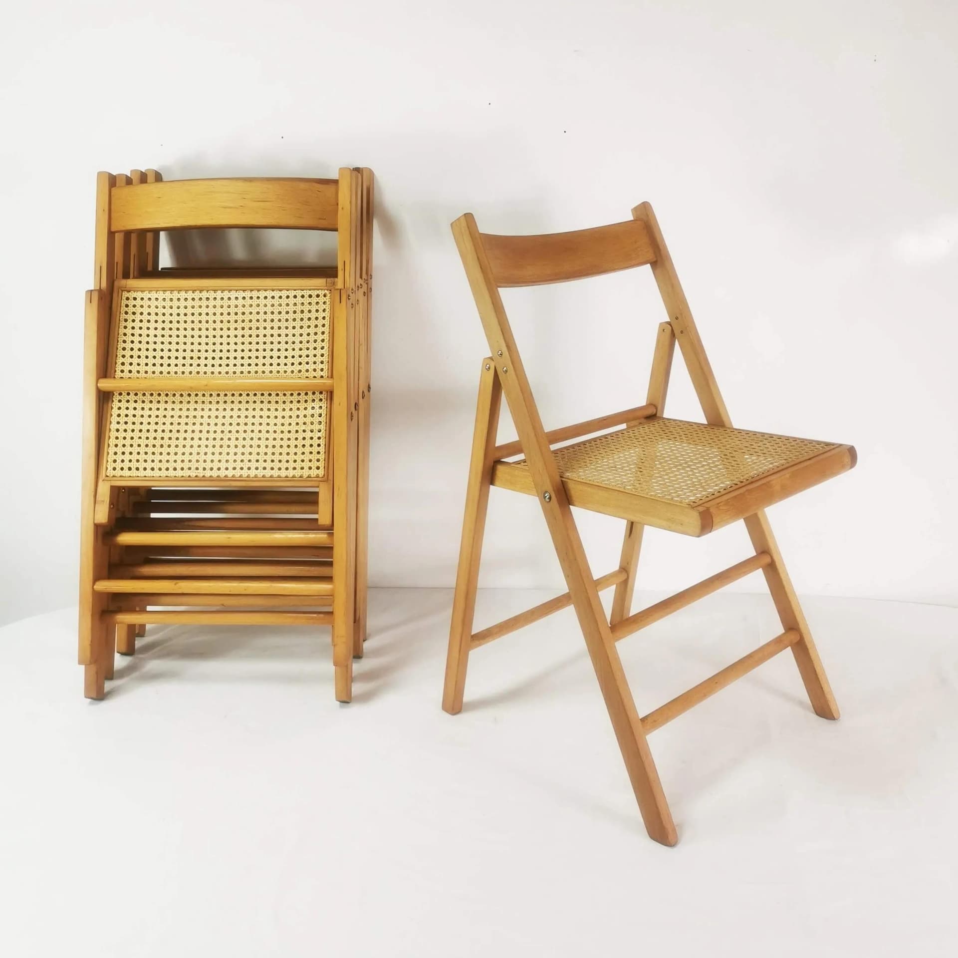 Set of five folding chairs, brown beech, beige raffia, Germany, 1980s. - 340527