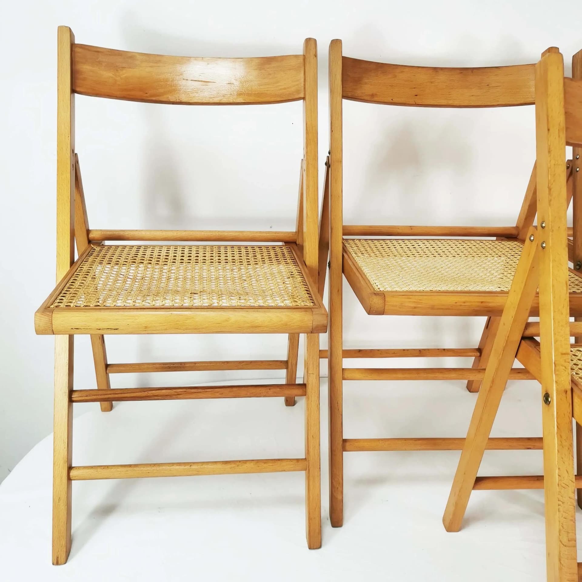 Set of five folding chairs, brown beech, beige raffia, Germany, 1980s. - 340530
