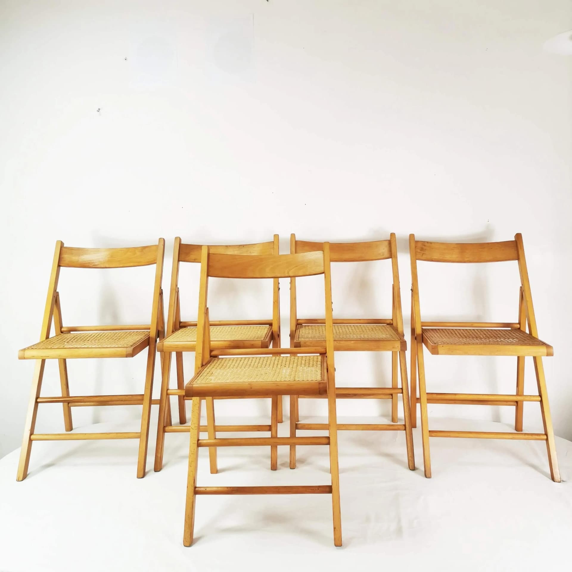 Set of five folding chairs, brown beech, beige raffia, Germany, 1980s. - 340523