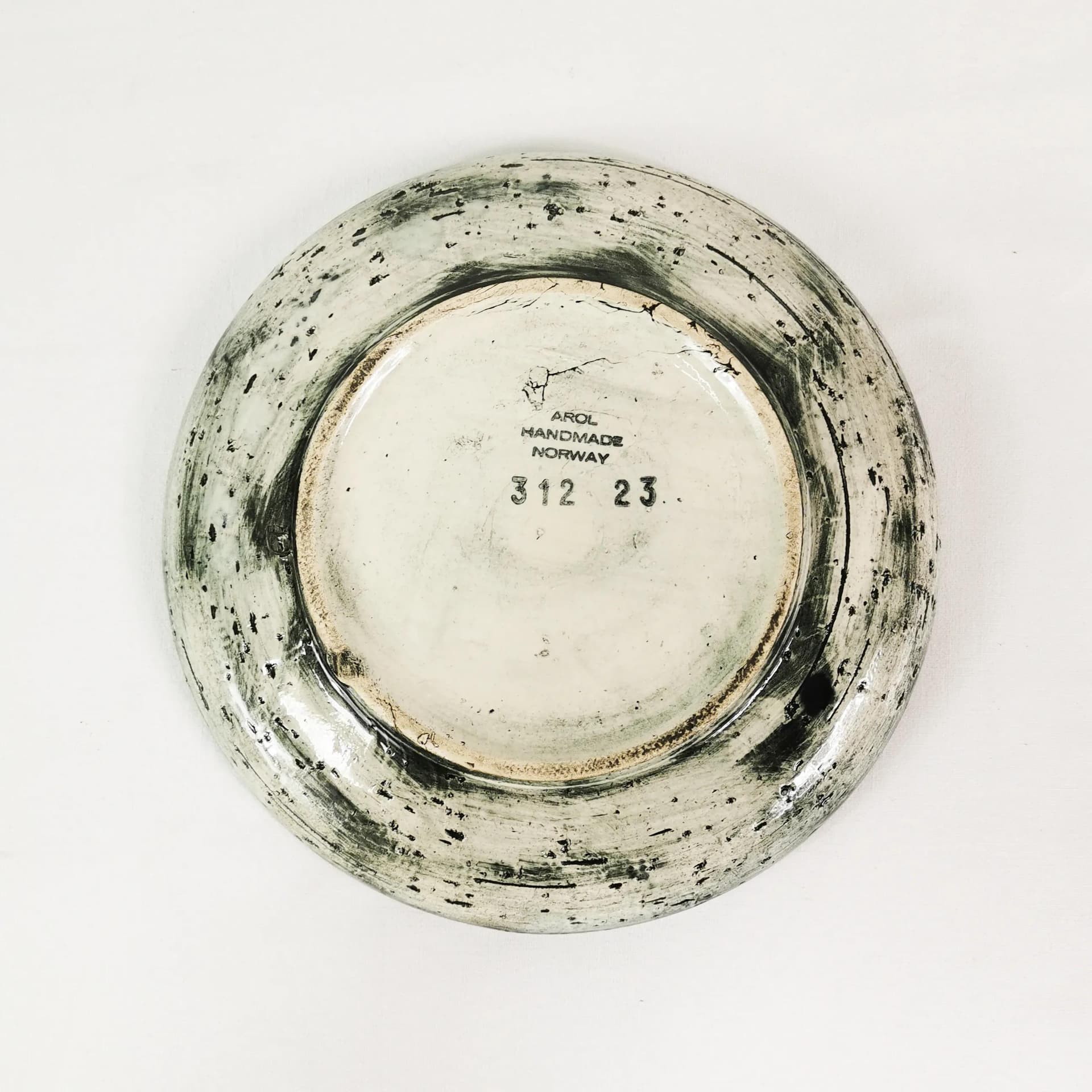 Wall plate, beige green stoneware, Norway, 1960s. - 340388