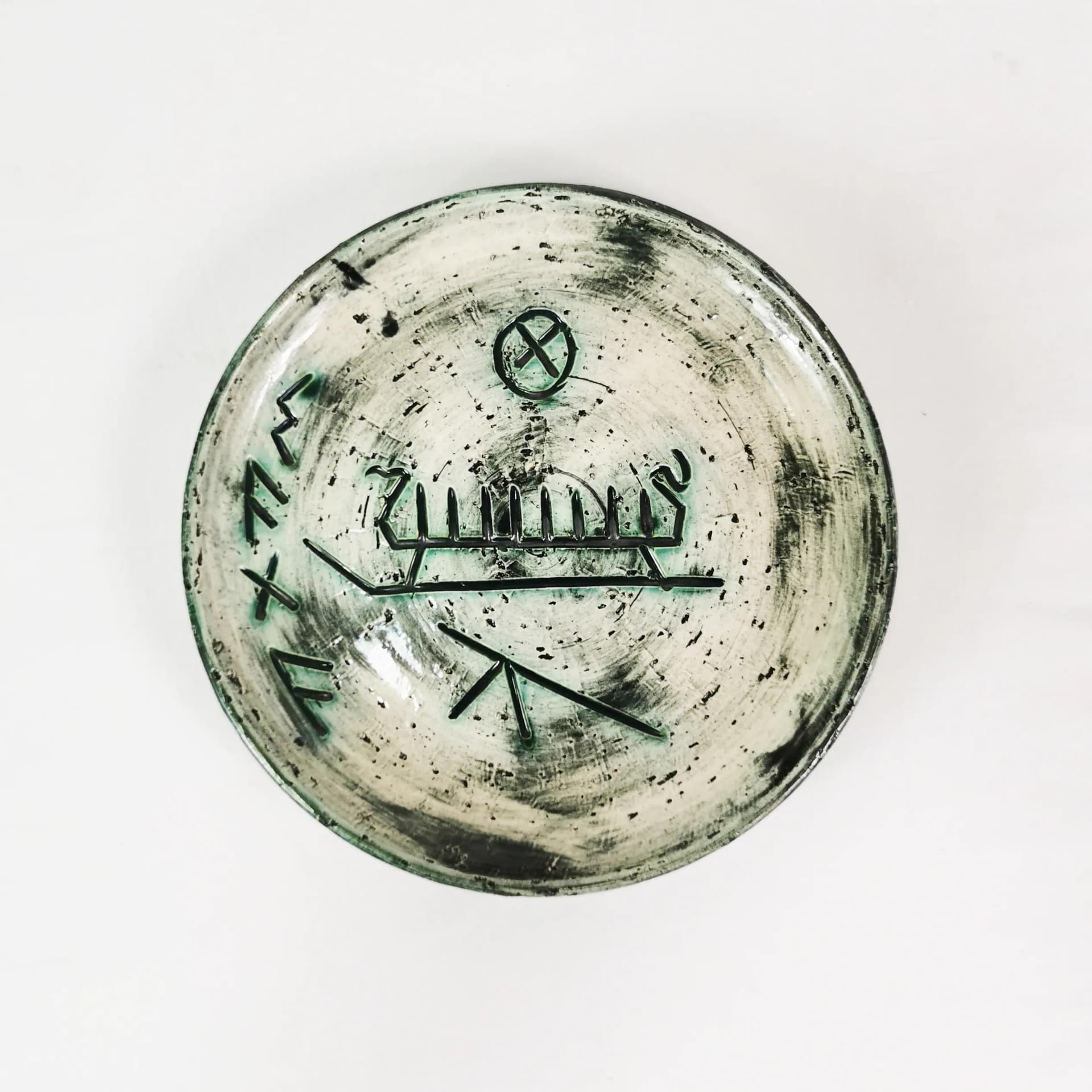 Wall plate, beige green stoneware, Norway, 1960s. - 340392