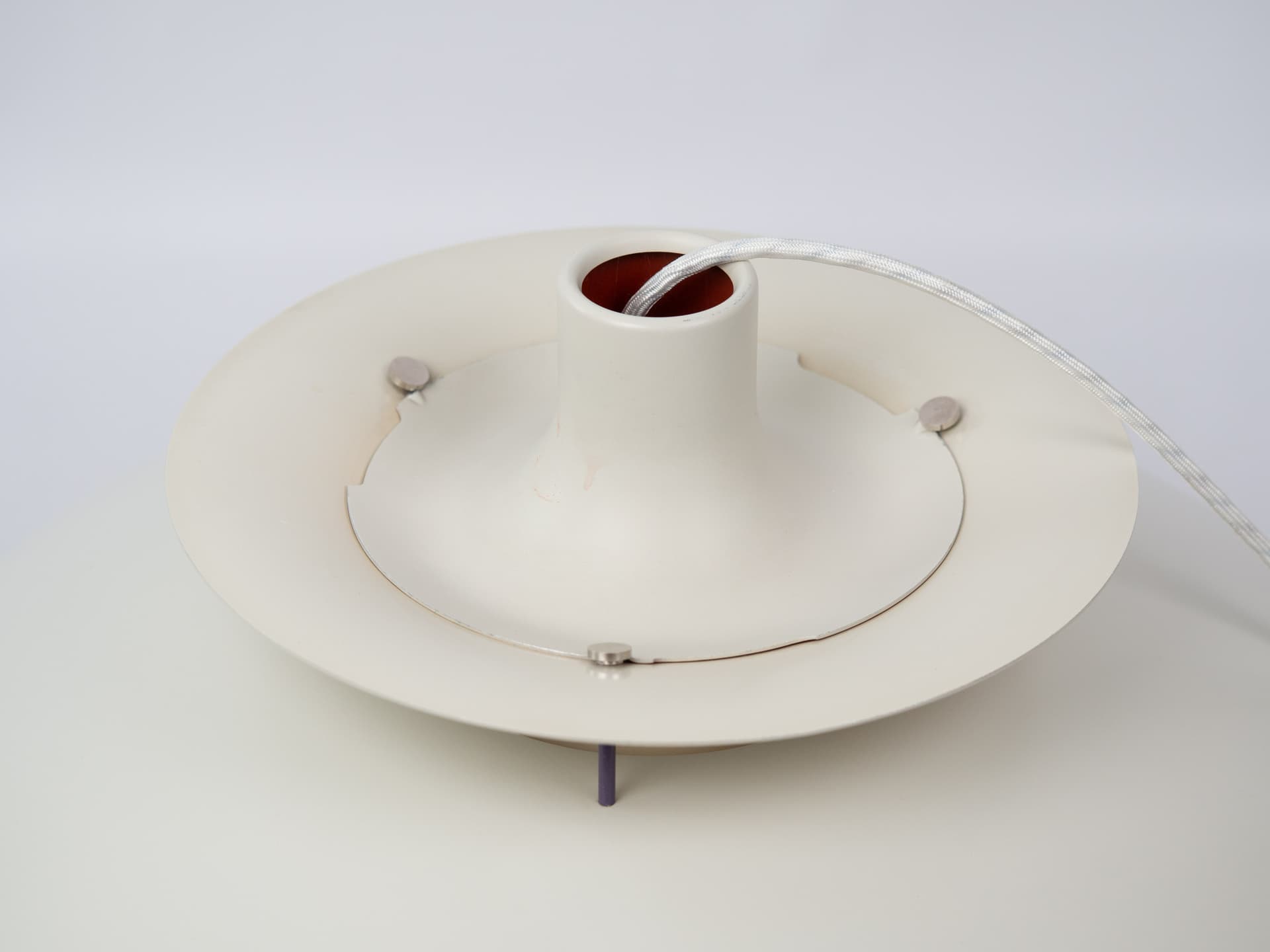 Lampa wisząca PH 5, biały fioletowy, metal, proj. P. Henningsen, Louis Poulsen, Dania, lata 80. - 341338