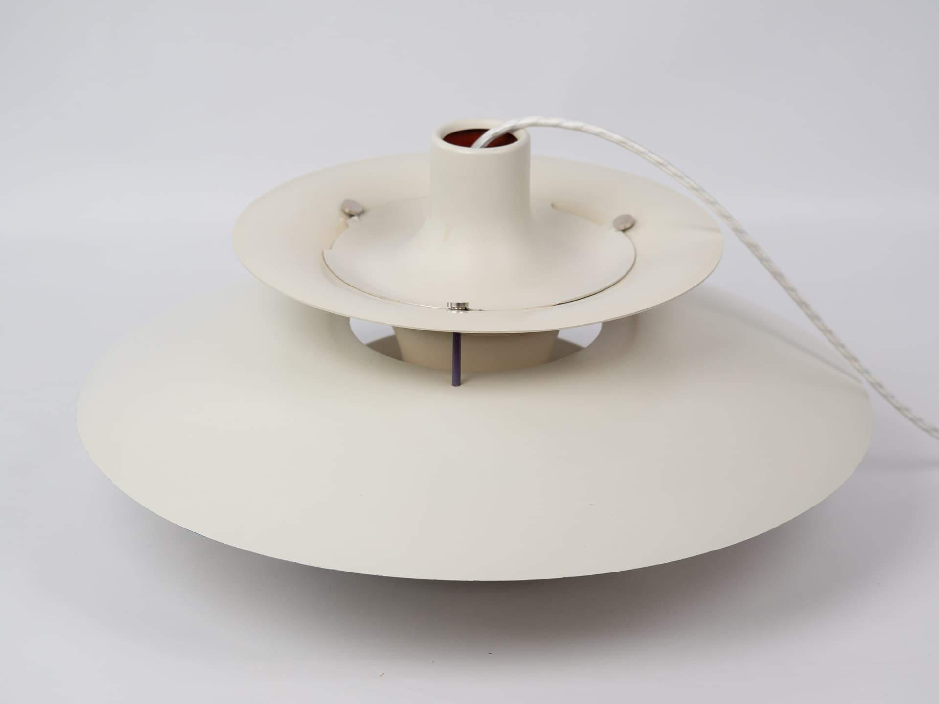Lampa wisząca PH 5, biały fioletowy, metal, proj. P. Henningsen, Louis Poulsen, Dania, lata 80. - 341337