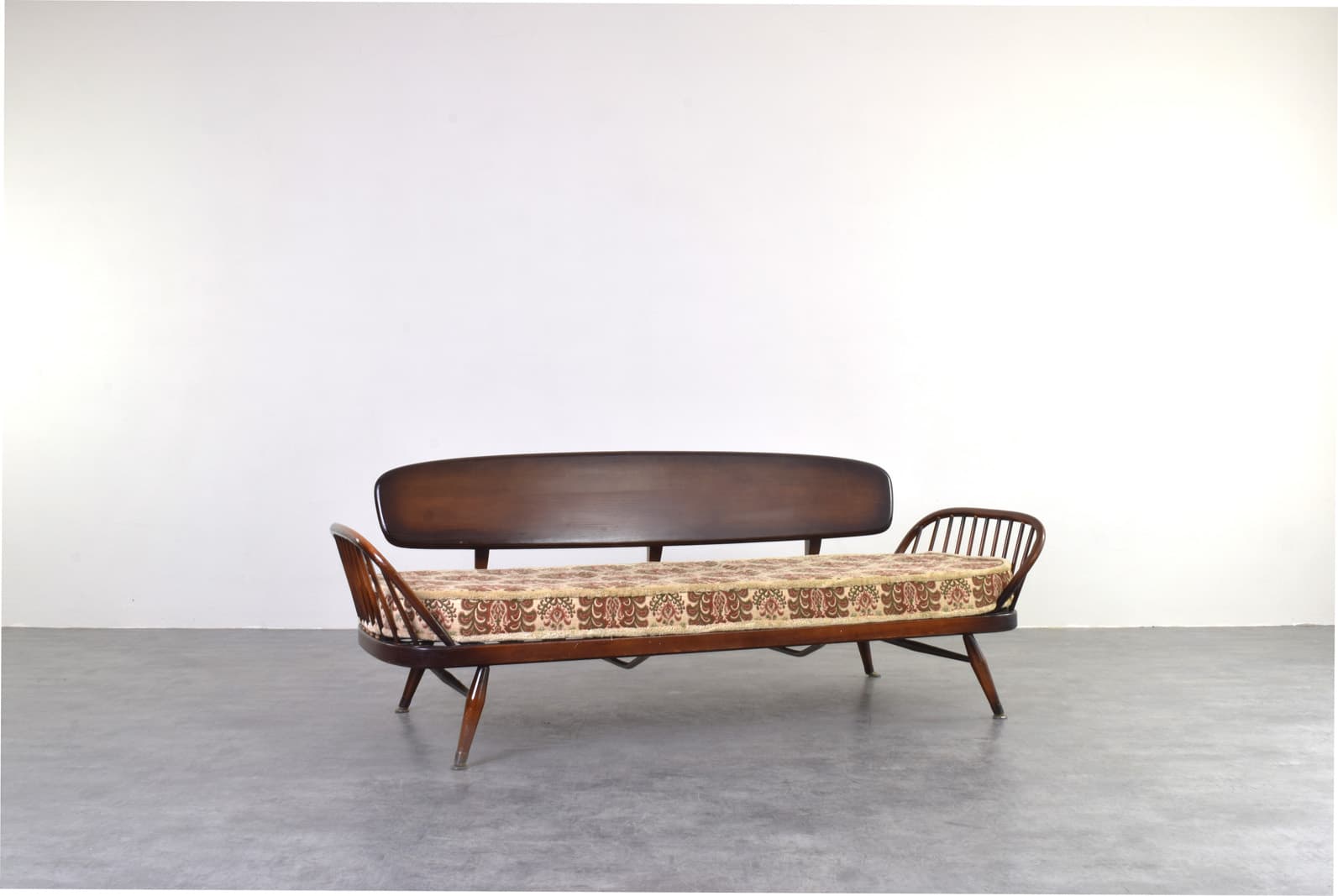 Sofa Studio Couch, beżowa, wiąz brązowy, buk, tkanina, proj. L. Ercolani, Ercol, Wielka Brytania, lata 60. - 341388