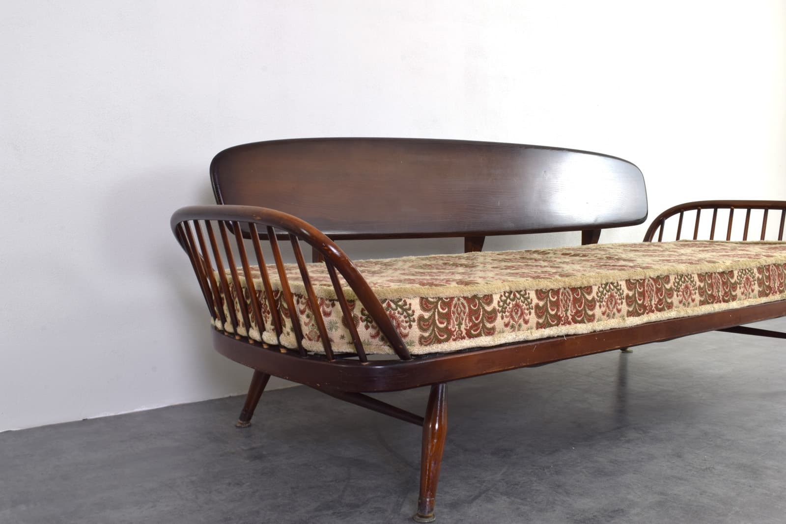 Sofa Studio Couch, beżowa, wiąz brązowy, buk, tkanina, proj. L. Ercolani, Ercol, Wielka Brytania, lata 60. - 341395