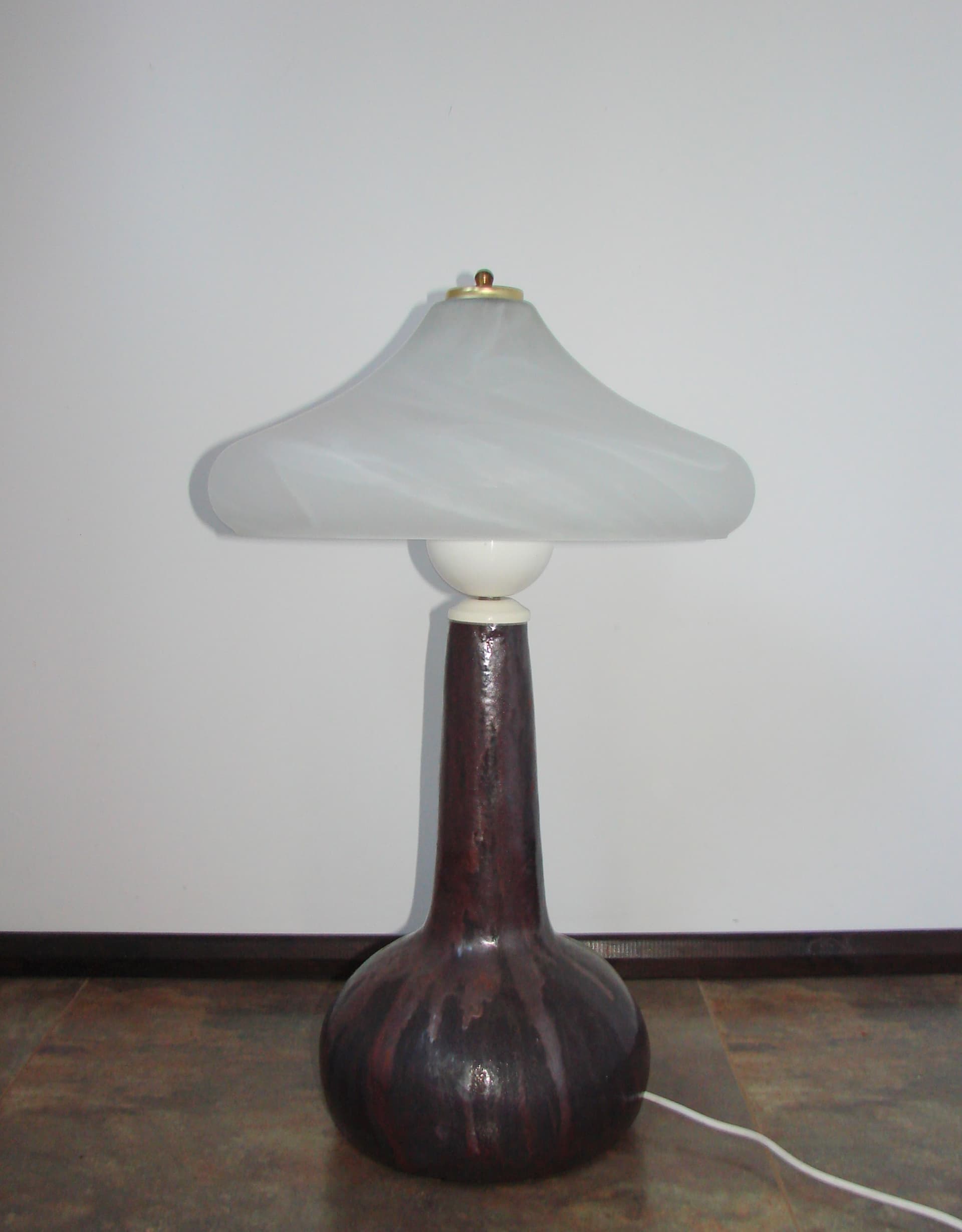 Lampa stołowa Lawa, ceramika brązowy czerwony czarny, szkło biały, lata 70. - 341529