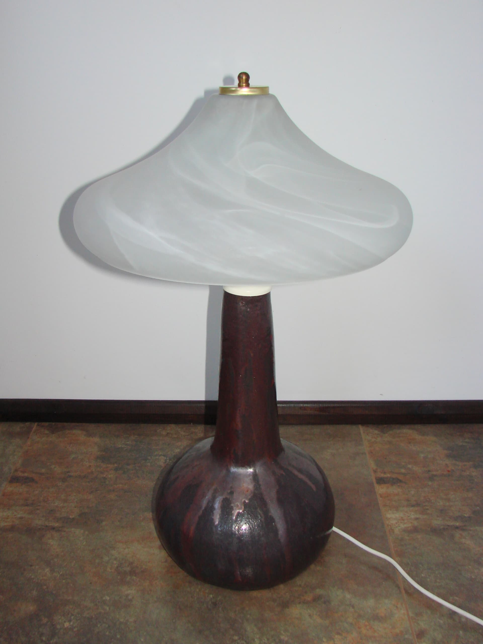 Lampa stołowa Lawa, ceramika brązowy czerwony czarny, szkło biały, lata 70. - 341531