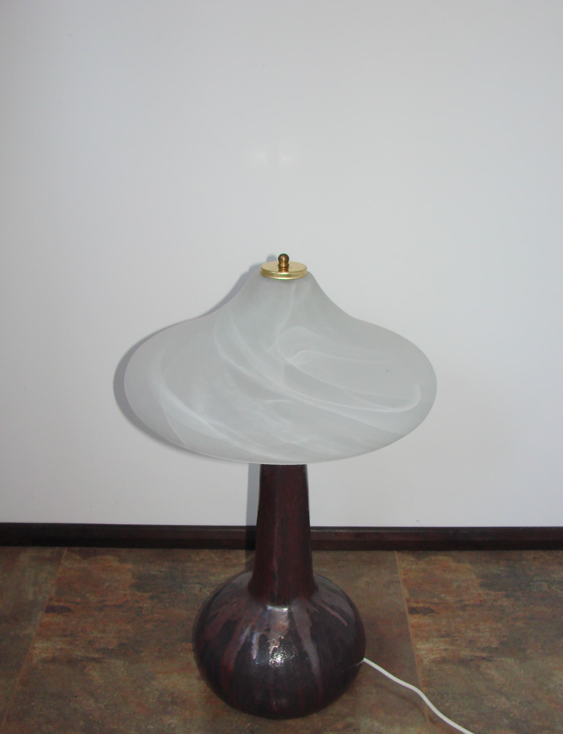 Lampa stołowa Lawa, ceramika brązowy czerwony czarny, szkło biały, lata 70. - 341535