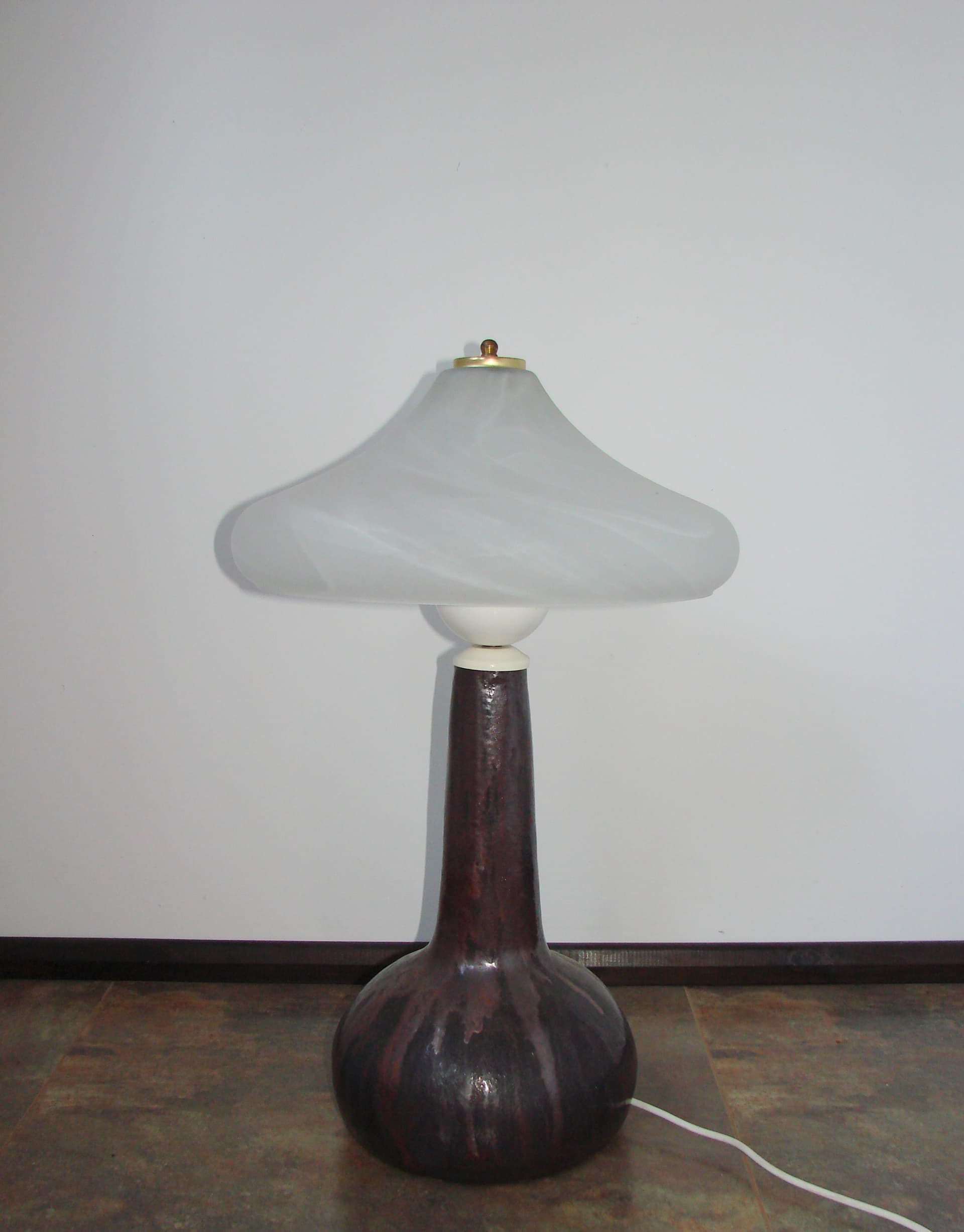 Lampa stołowa Lawa, ceramika brązowy czerwony czarny, szkło biały, lata 70. - 341536