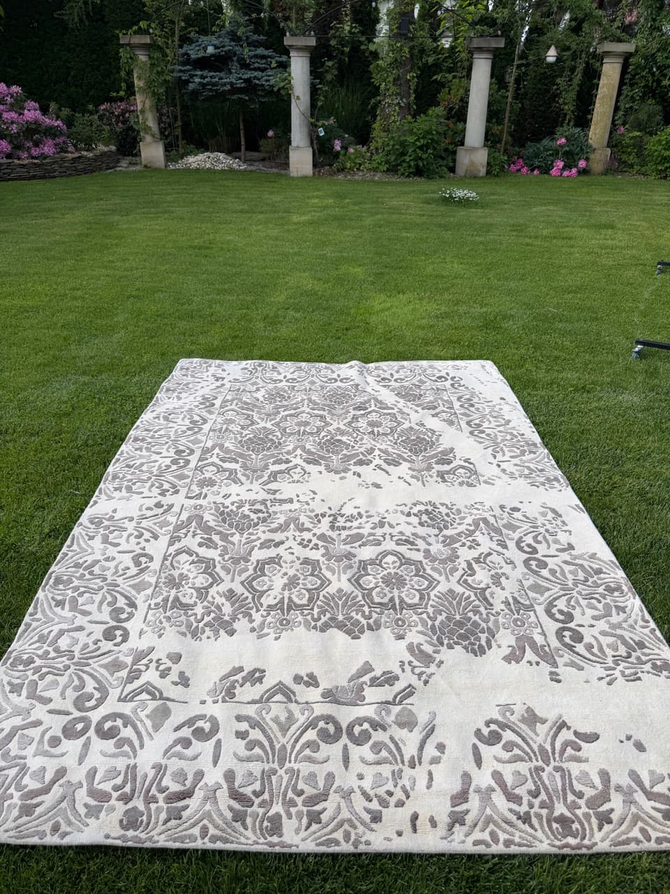 Persian rug, 275x185 cm, ivory Kashmiri wool, grey silk, Iran - 341604