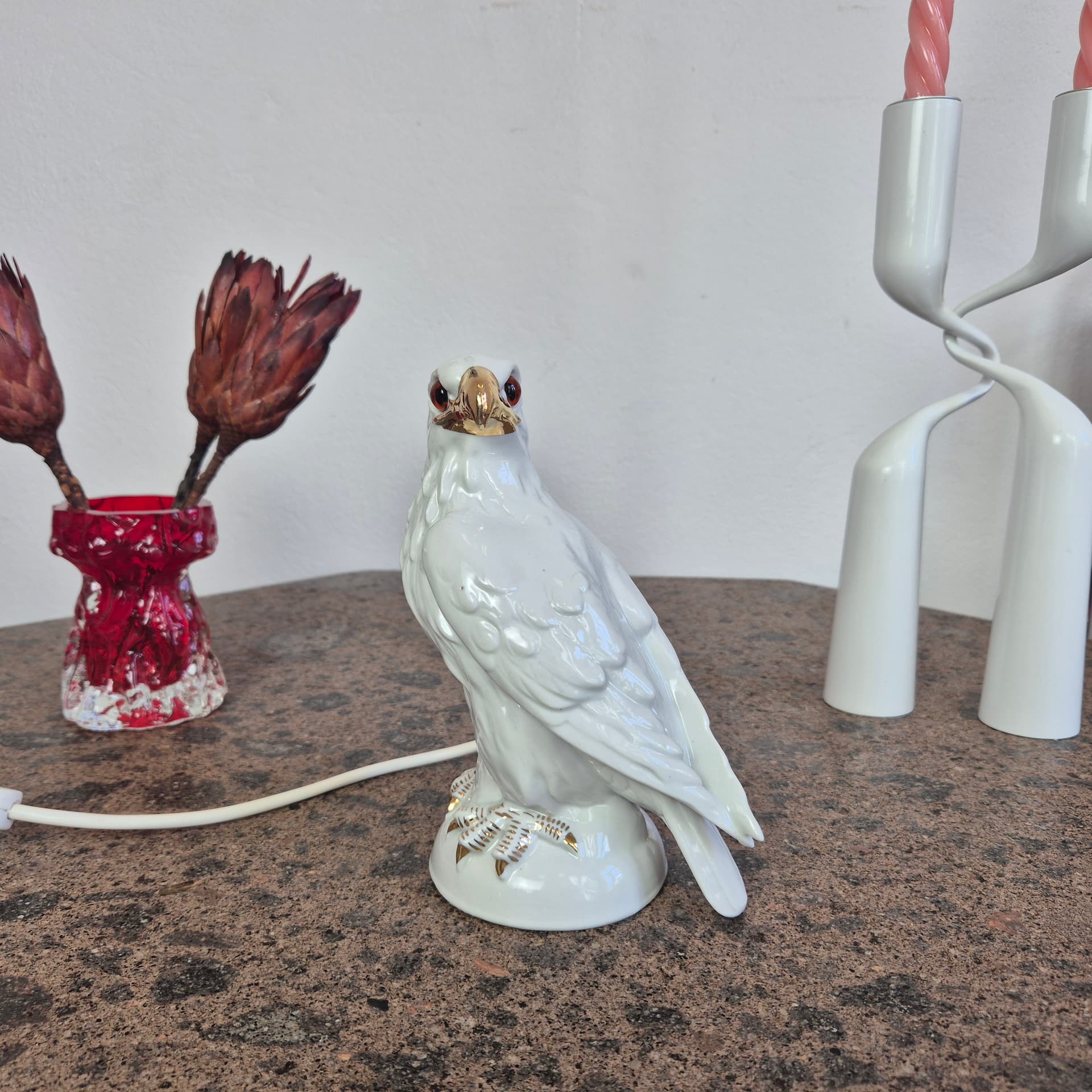 Lampka stołowa figuralna, biała porcelana, szkło złoty, Niemcy, lata 50. - 341845