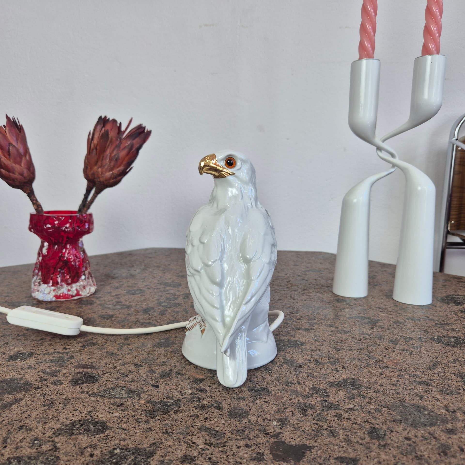 Lampka stołowa figuralna, biała porcelana, szkło złoty, Niemcy, lata 50. - 341852