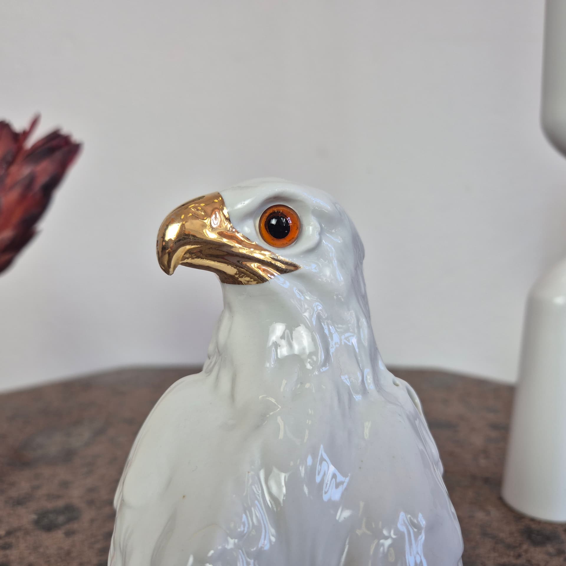 Lampka stołowa figuralna, biała porcelana, szkło złoty, Niemcy, lata 50. - 341846