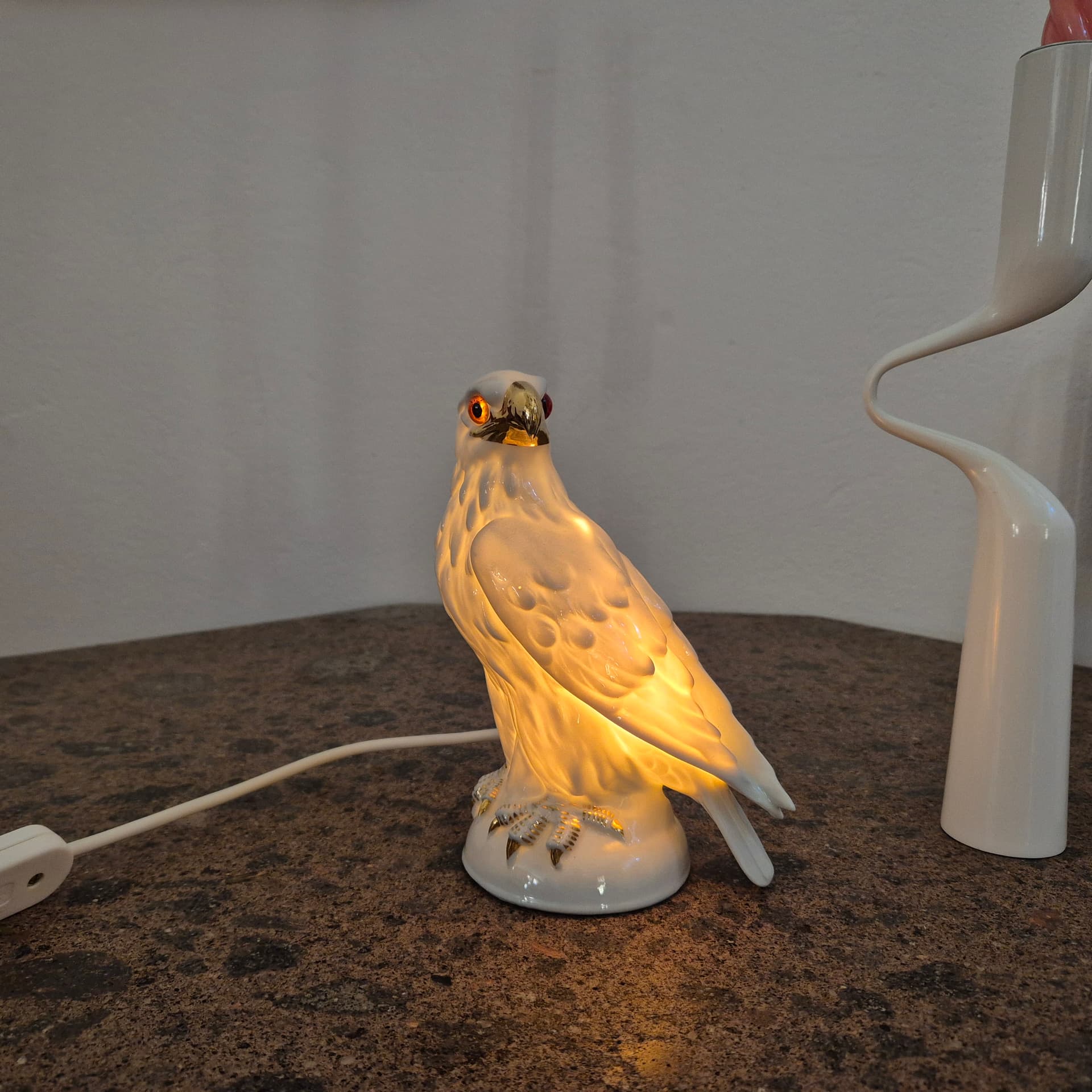 Lampka stołowa figuralna, biała porcelana, szkło złoty, Niemcy, lata 50. - 341855