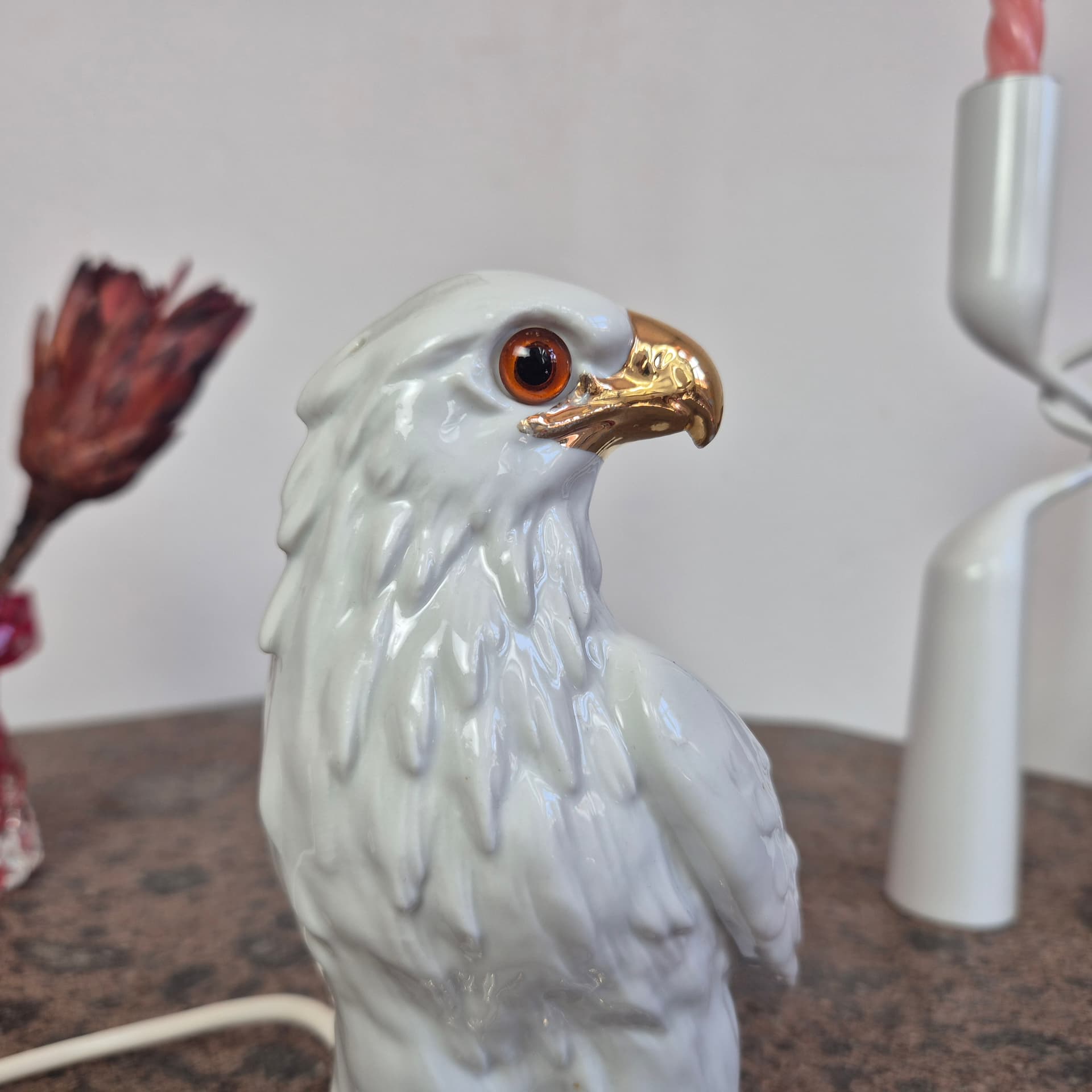 Lampka stołowa figuralna, biała porcelana, szkło złoty, Niemcy, lata 50. - 341847