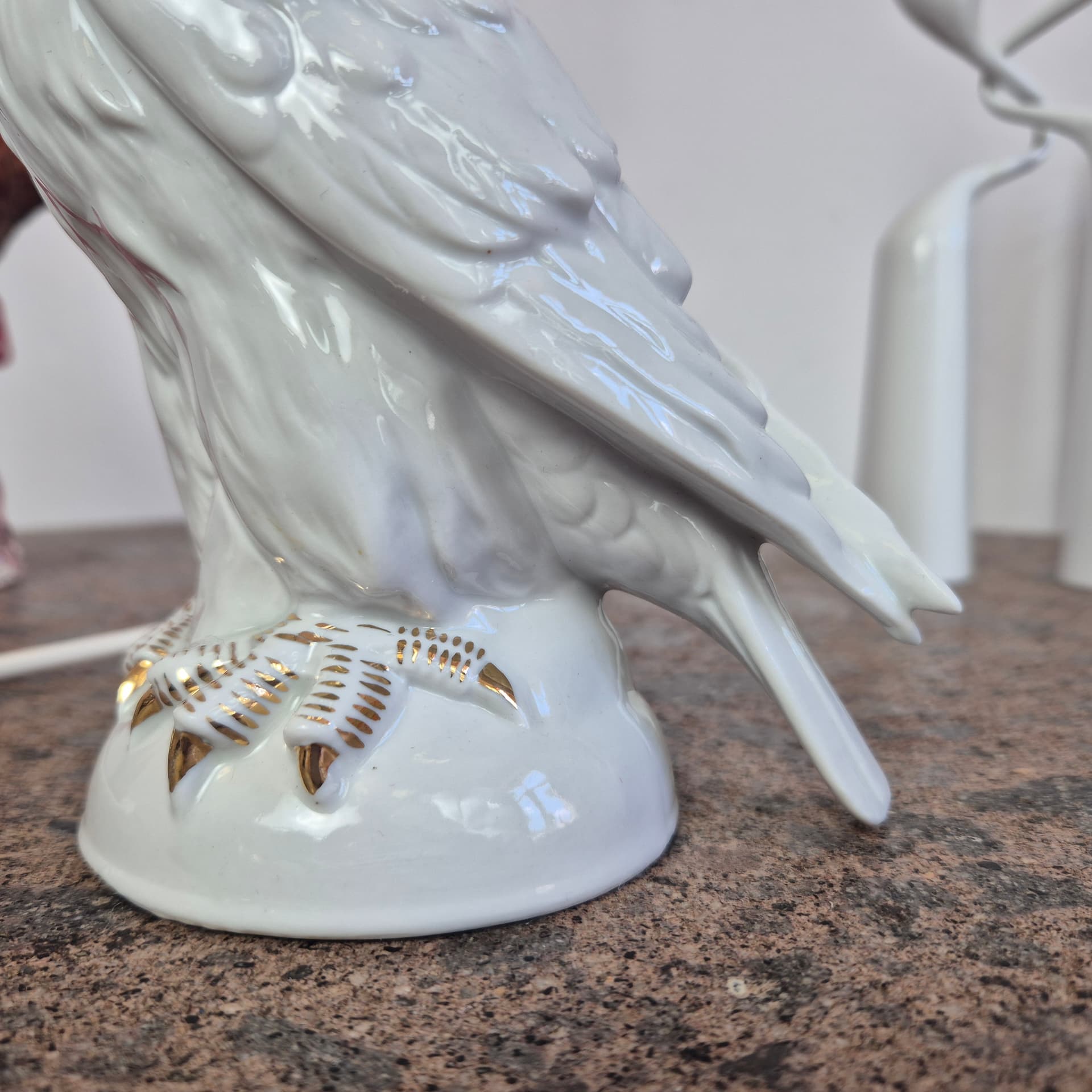 Lampka stołowa figuralna, biała porcelana, szkło złoty, Niemcy, lata 50. - 341851
