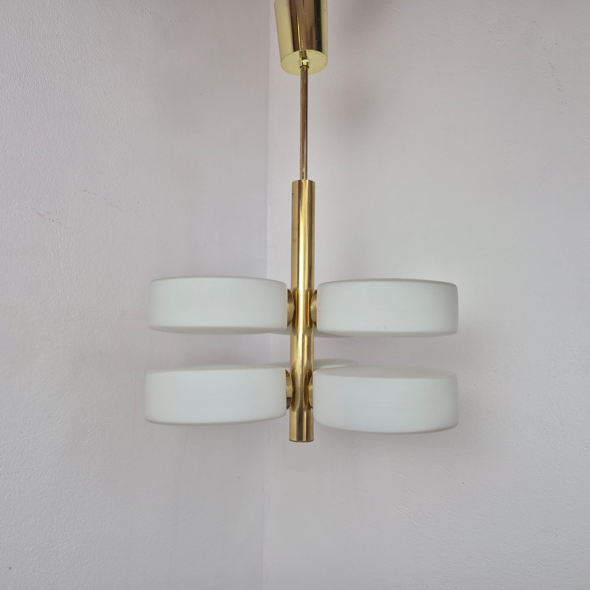 Lampa wisząca Sputnik, mosiądz złoty, szkło białe, Kaiser Leuchten, Niemcy, lata 60. - 341898
